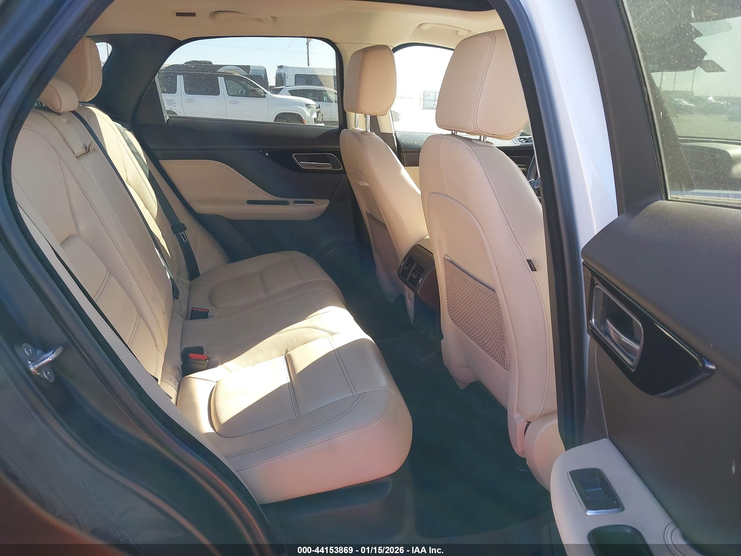 JAGUAR F-PACE image 8