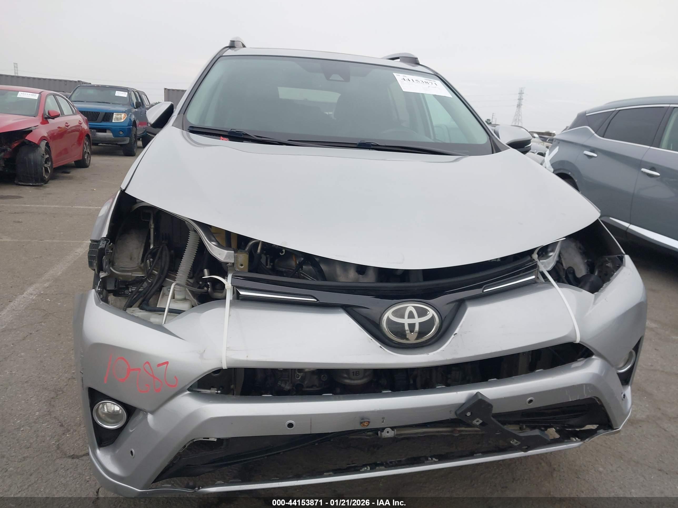 TOYOTA RAV4 image 6