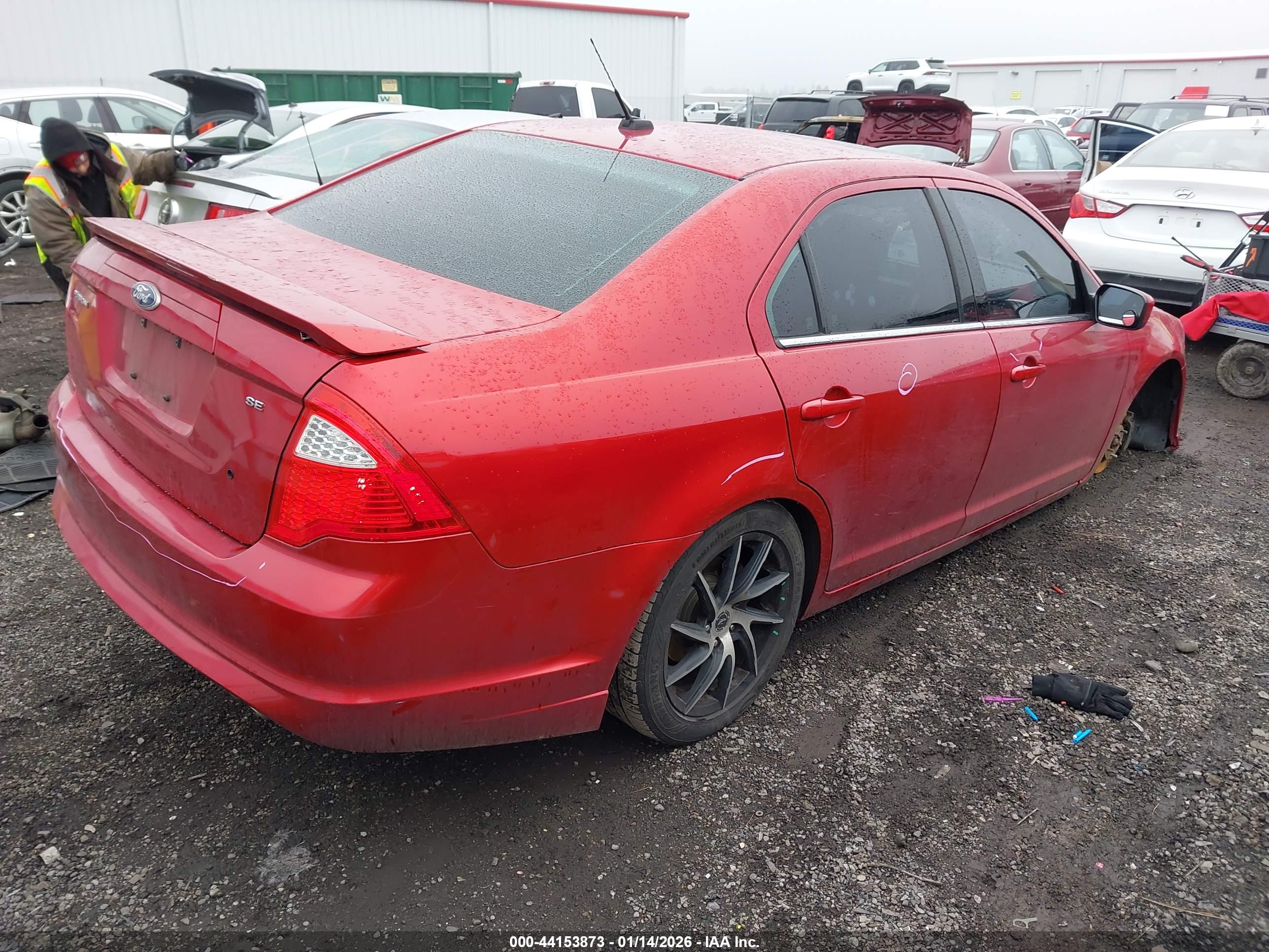 FORD FUSION image 4