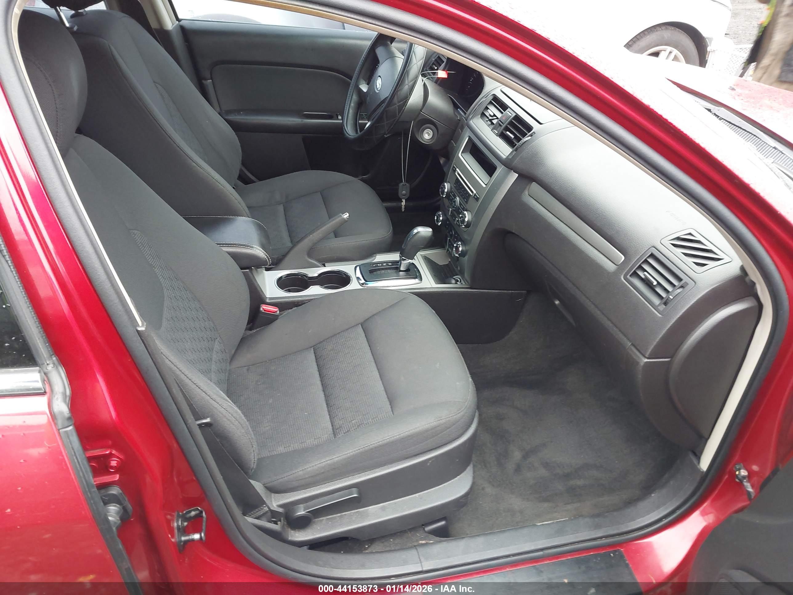 FORD FUSION image 5