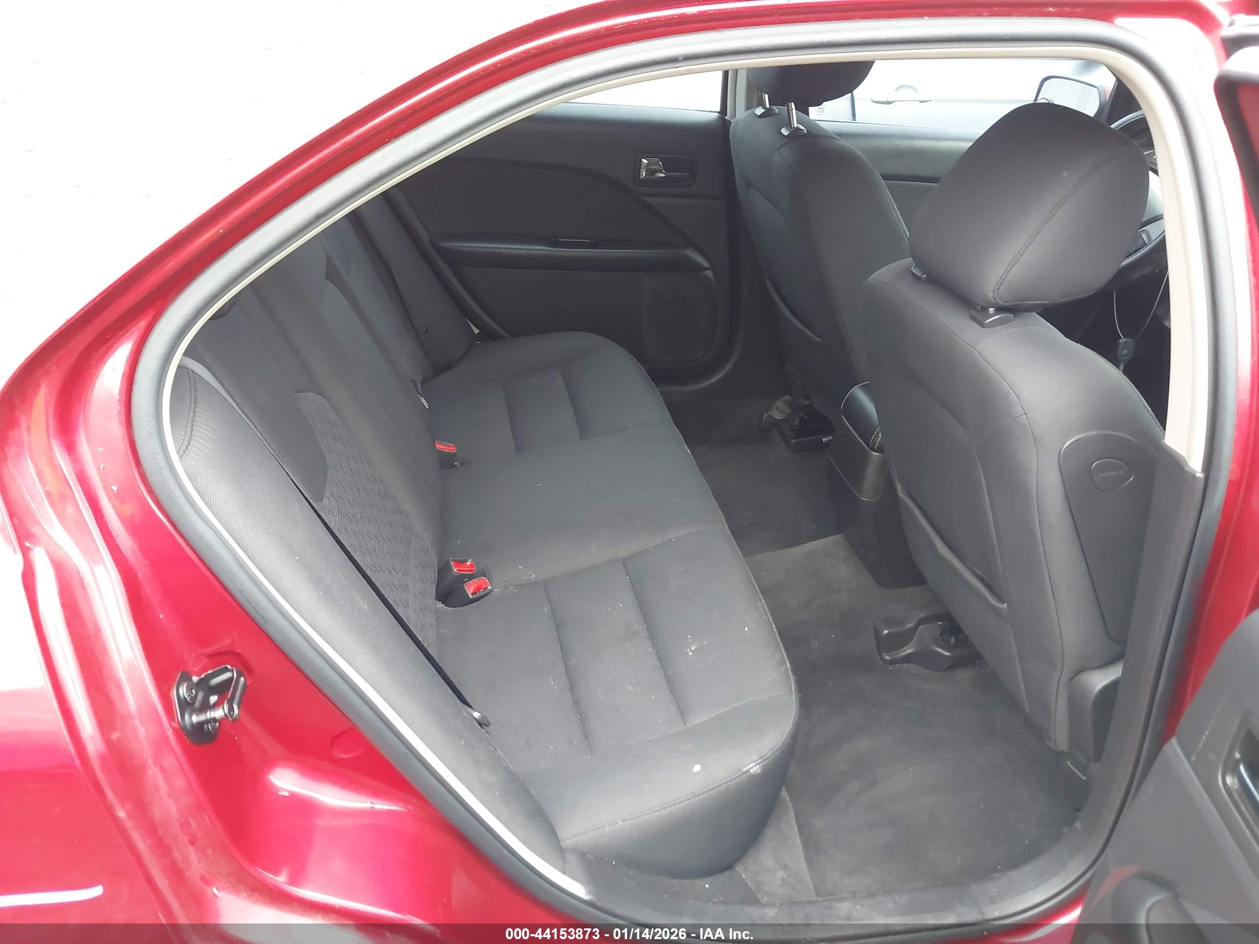 FORD FUSION image 8