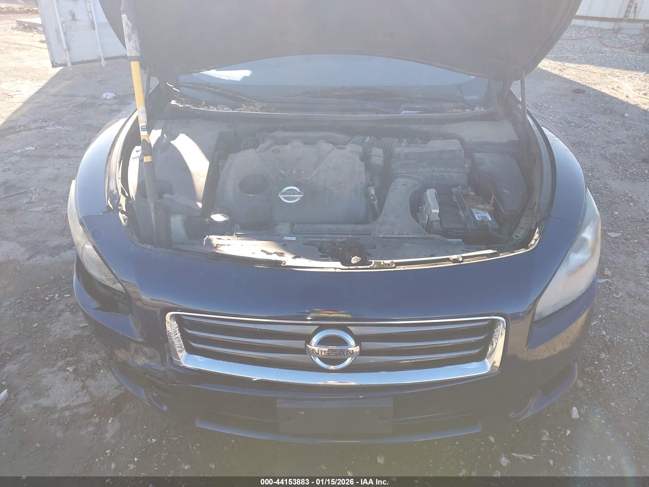 NISSAN MAXIMA image 10