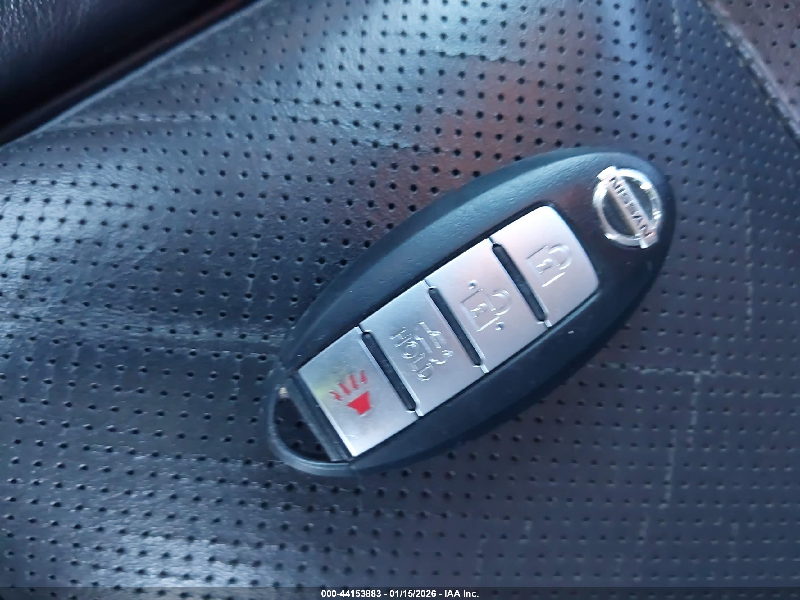 NISSAN MAXIMA image 11
