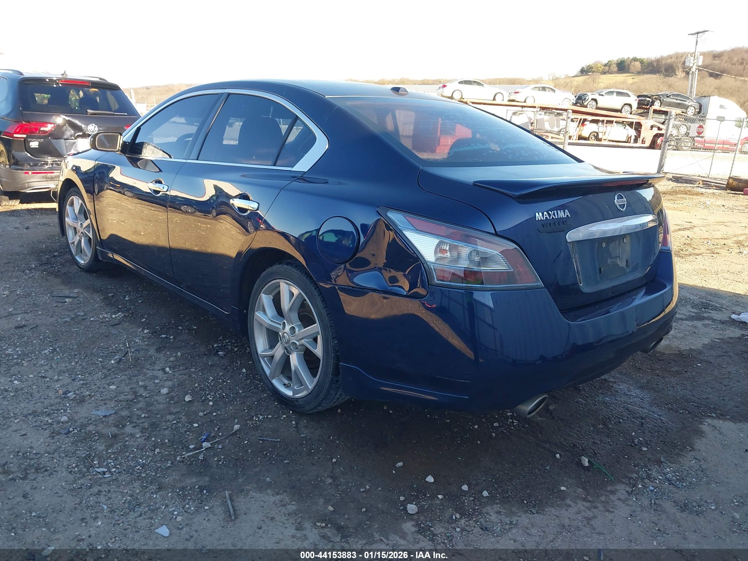 NISSAN MAXIMA image 3