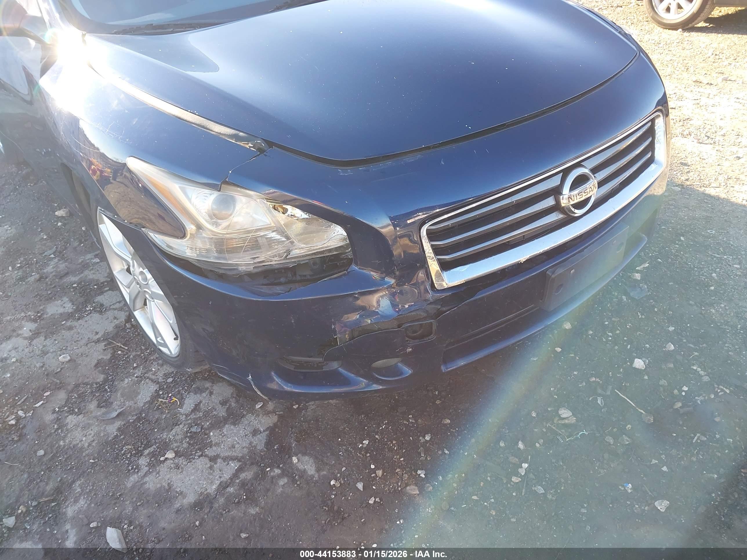 NISSAN MAXIMA image 6
