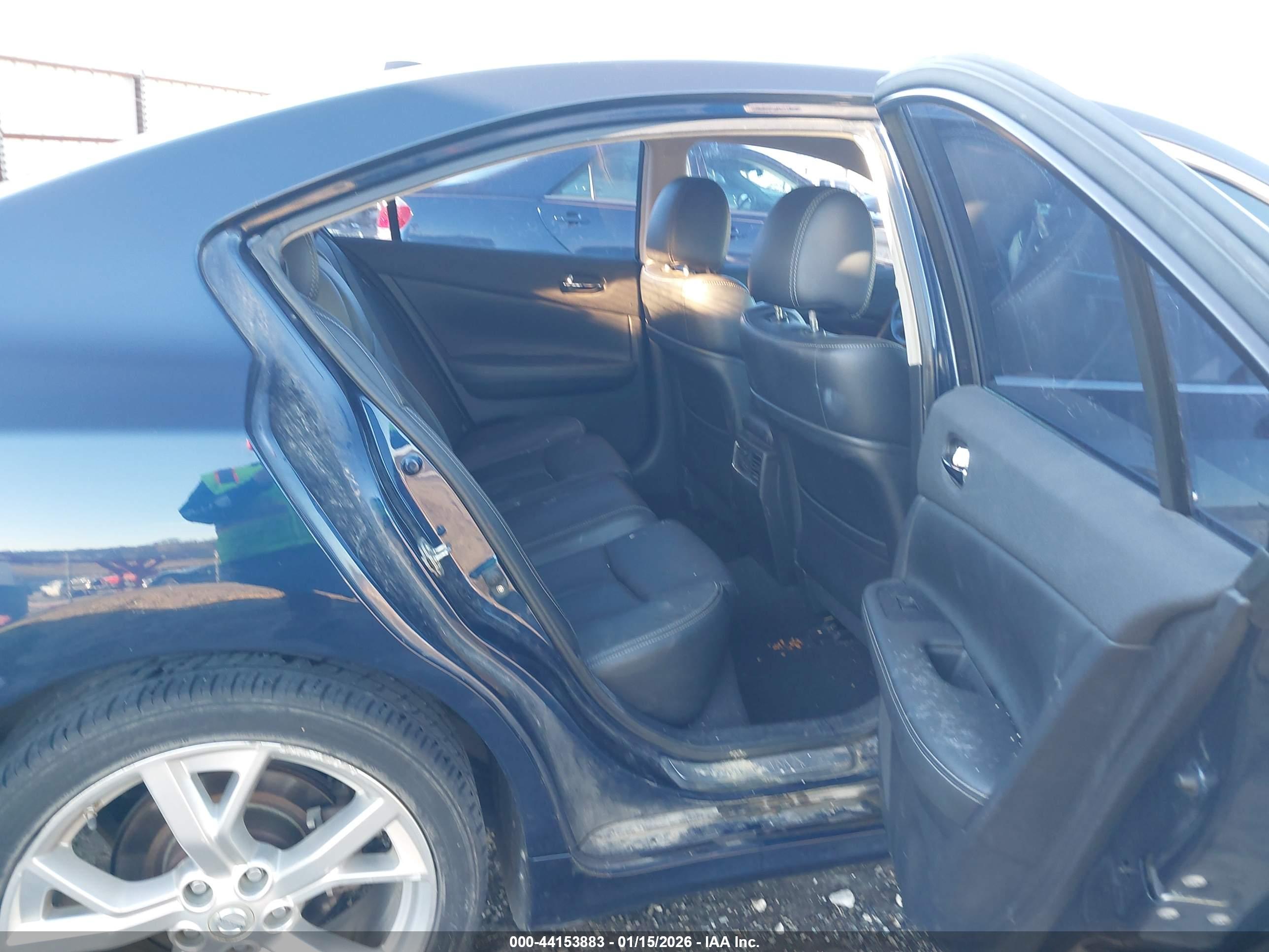 NISSAN MAXIMA image 8