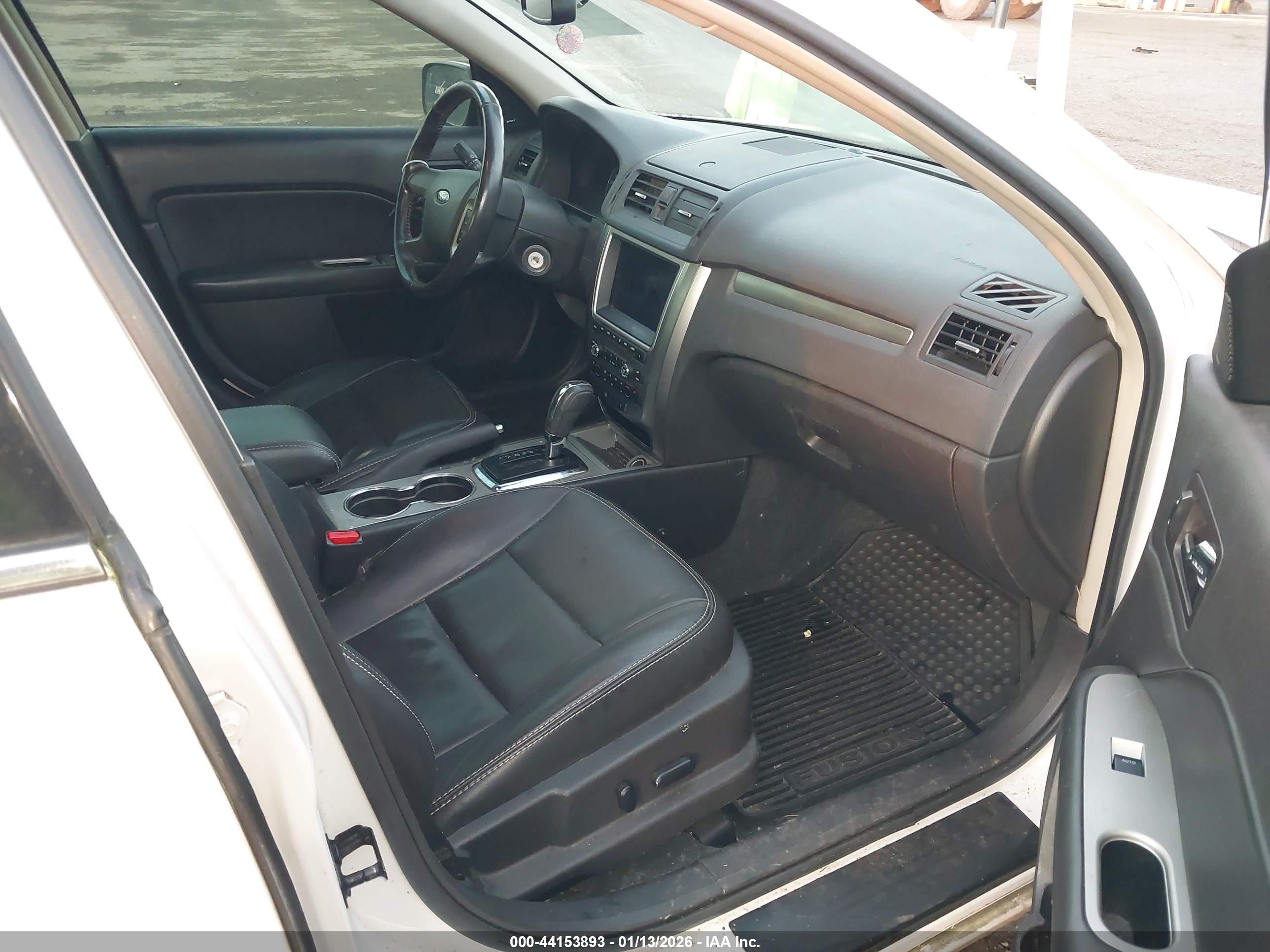 FORD FUSION image 5