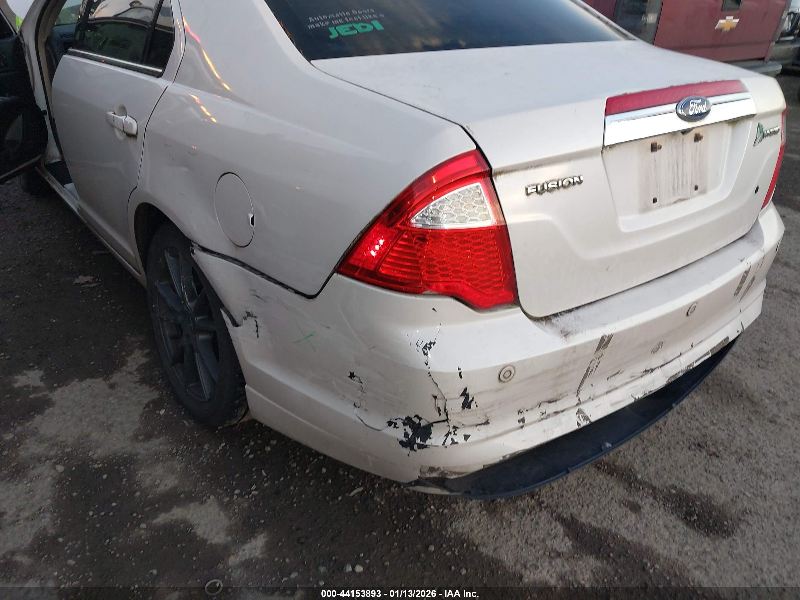 FORD FUSION image 6