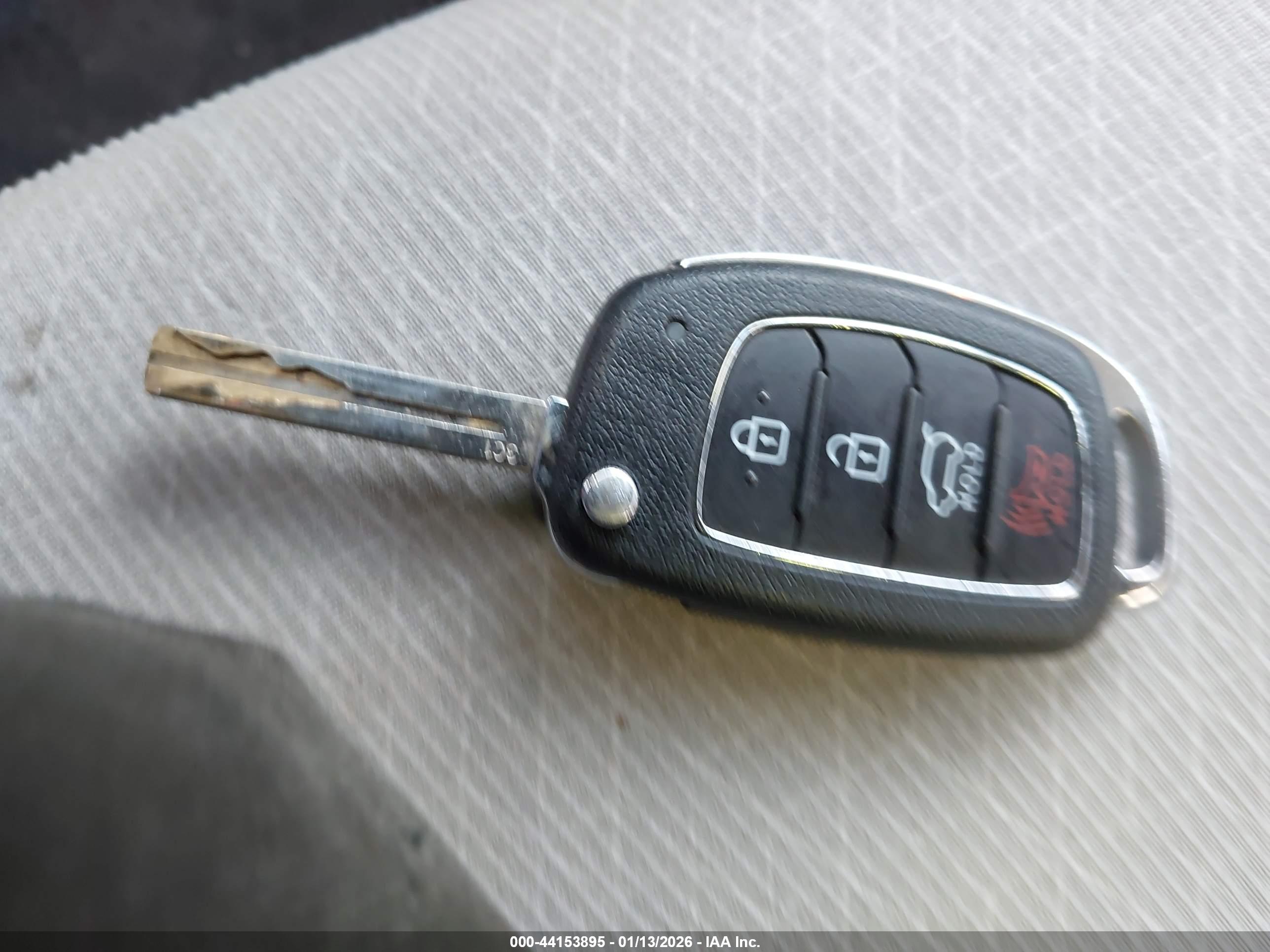 HYUNDAI TUCSON image 11