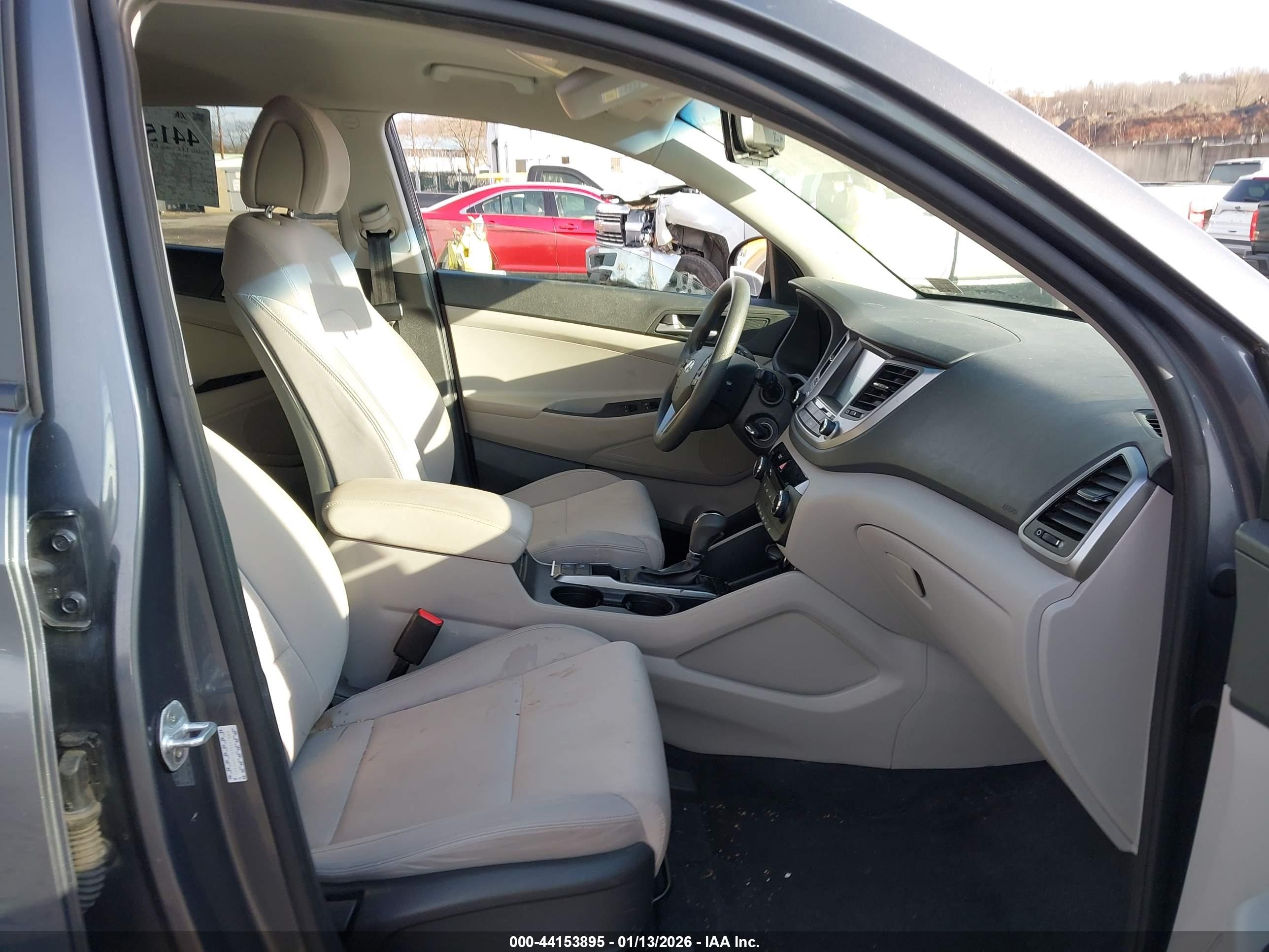 HYUNDAI TUCSON image 5