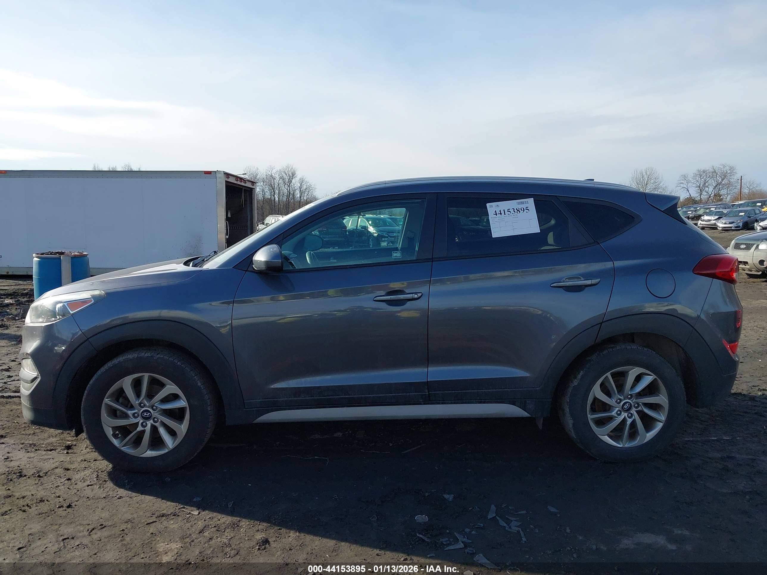 HYUNDAI TUCSON image 6