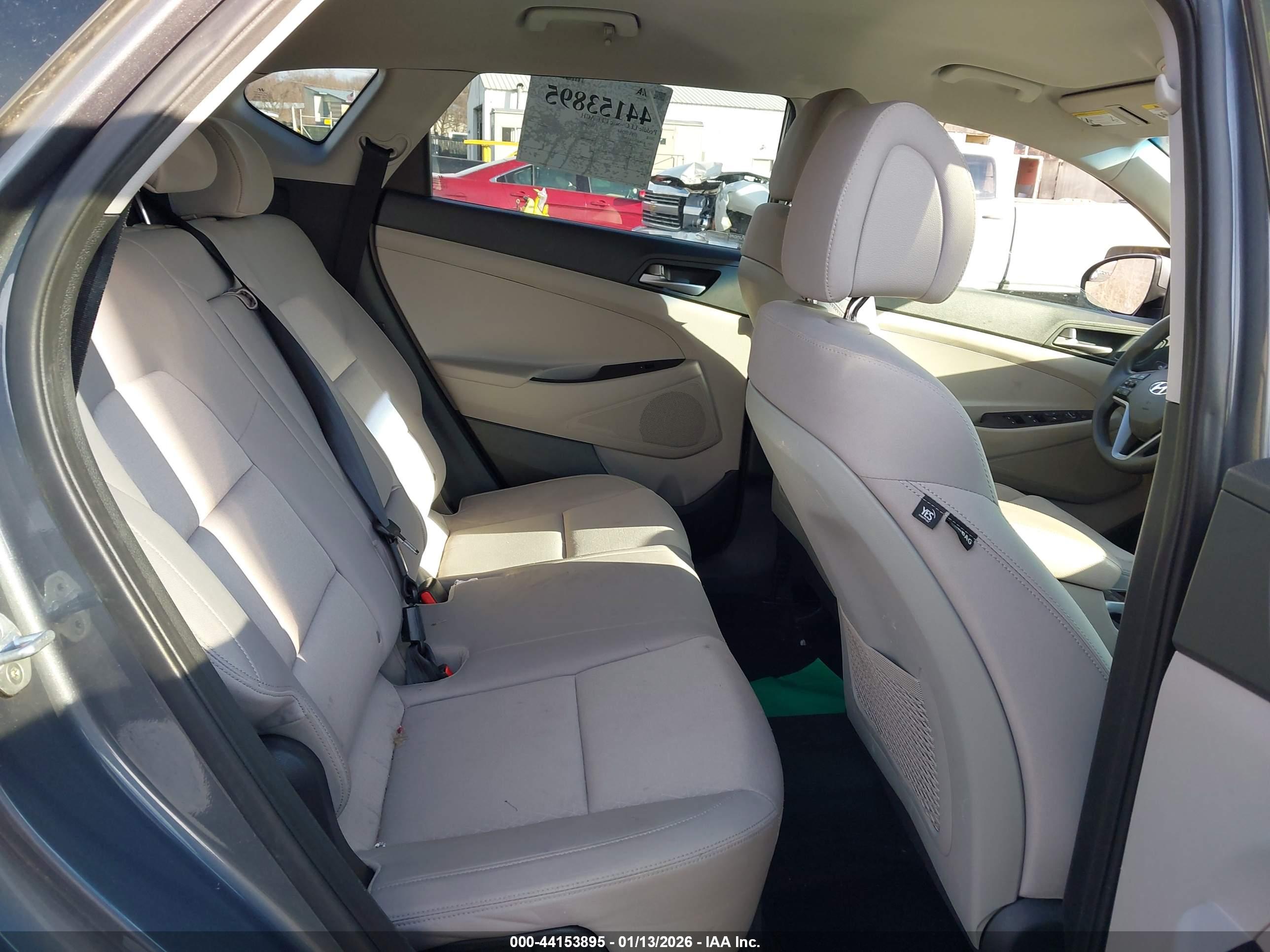 HYUNDAI TUCSON image 8