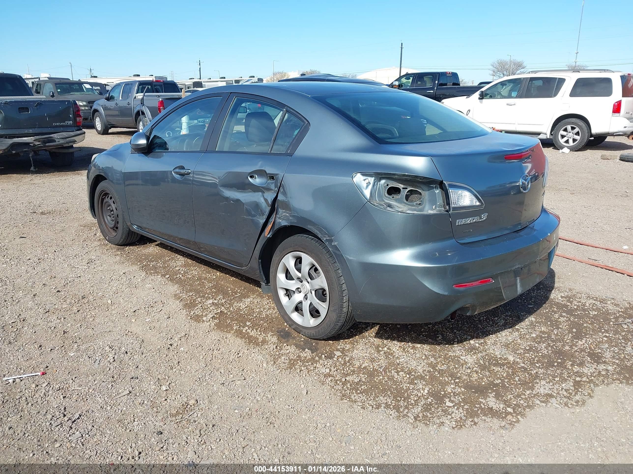 MAZDA MAZDA3 image 3