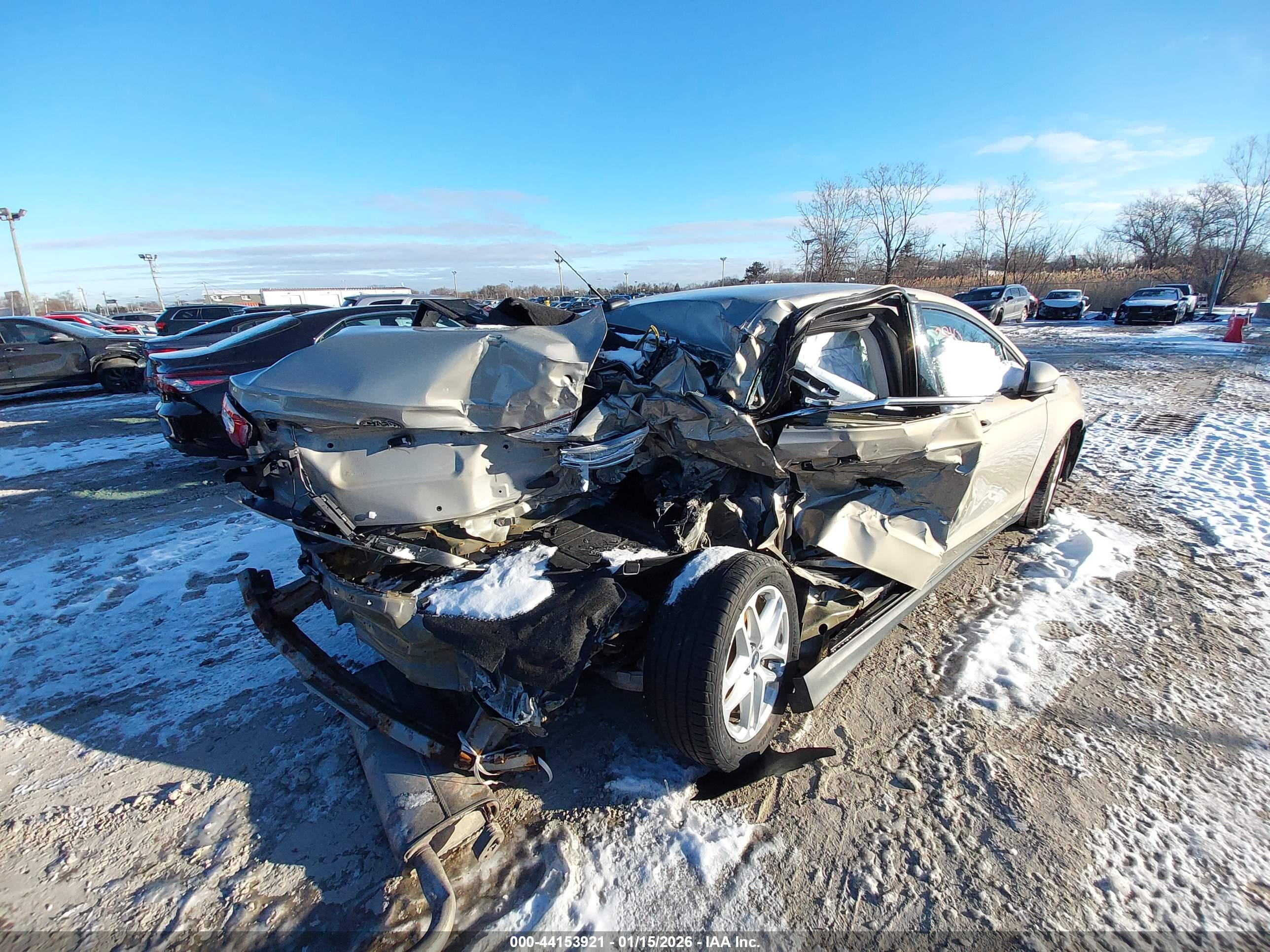 FORD FUSION image 4