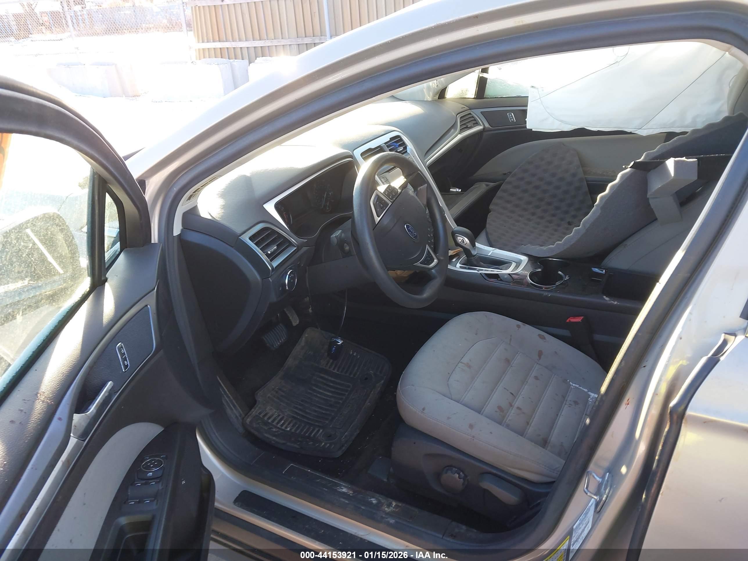 FORD FUSION image 5
