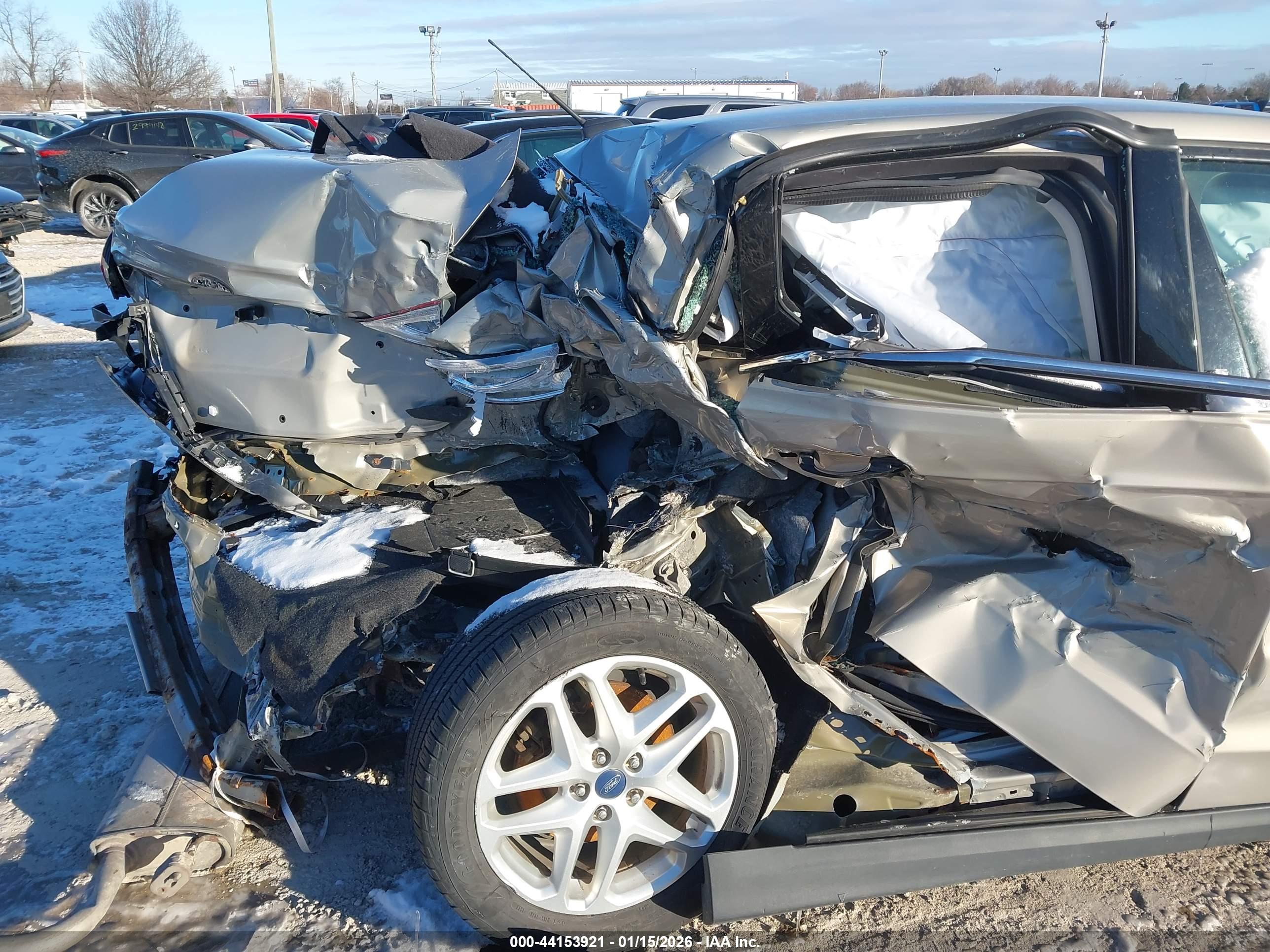 FORD FUSION image 6