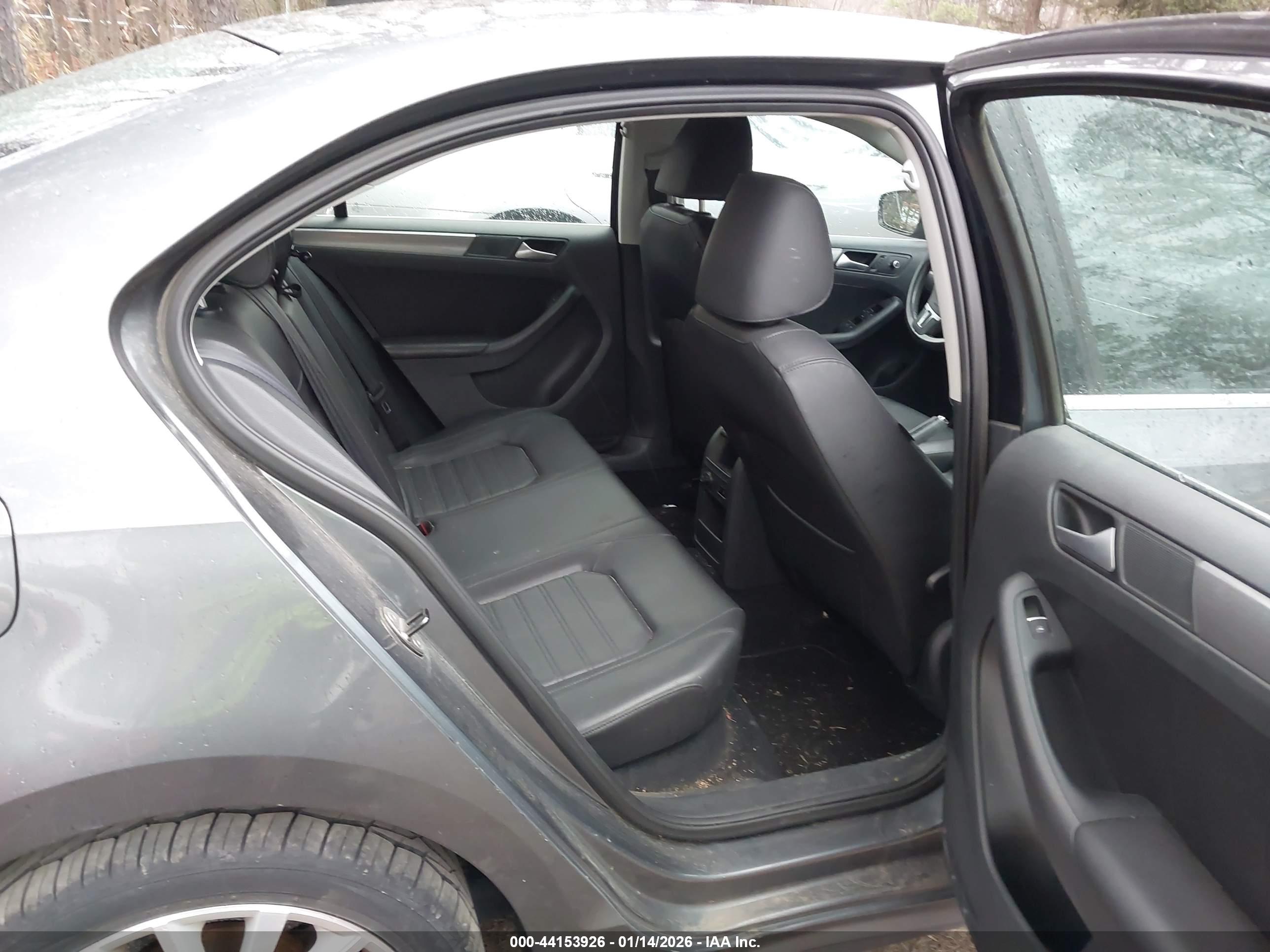 VOLKSWAGEN JETTA image 8