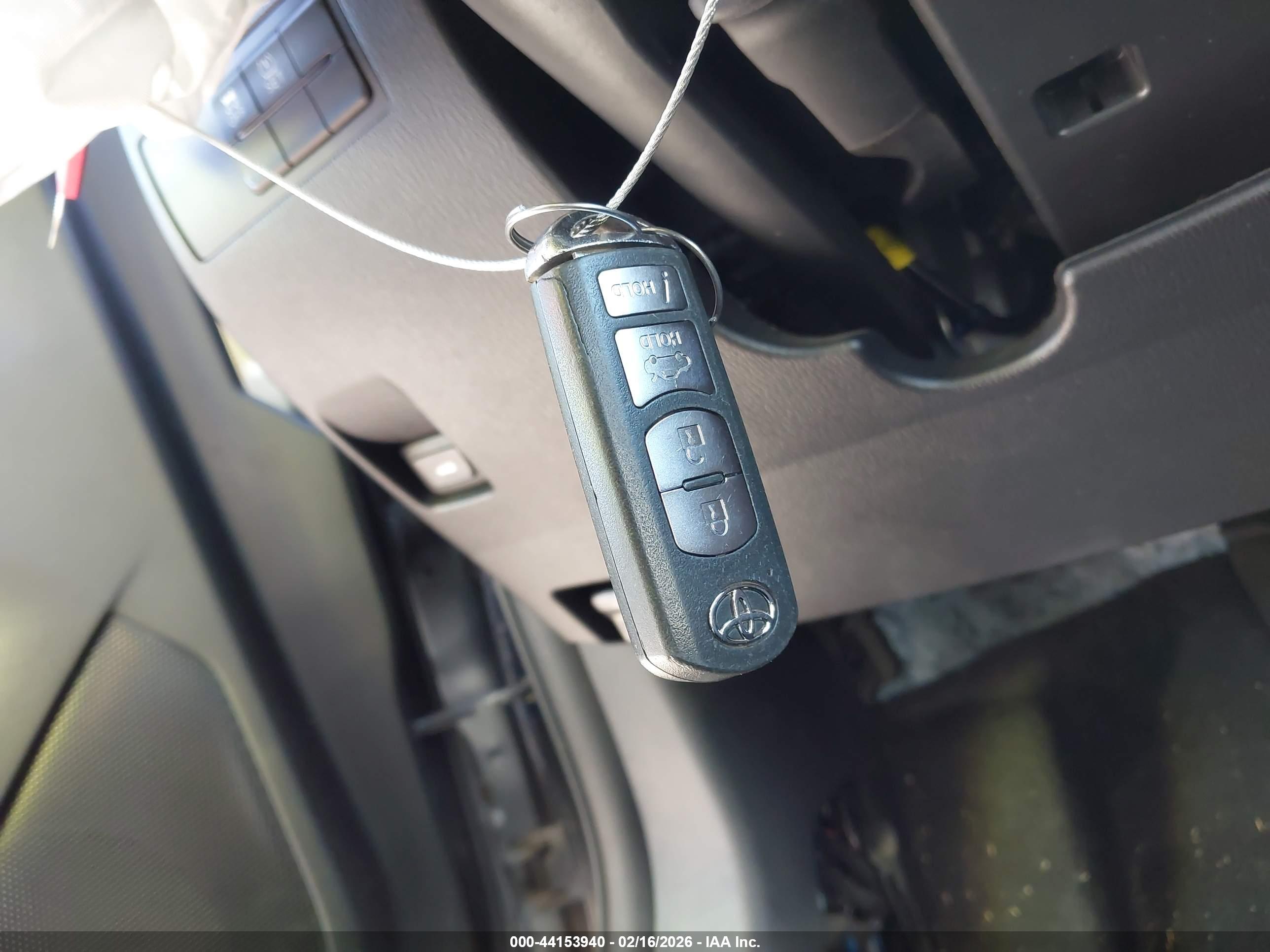 TOYOTA YARIS image 11