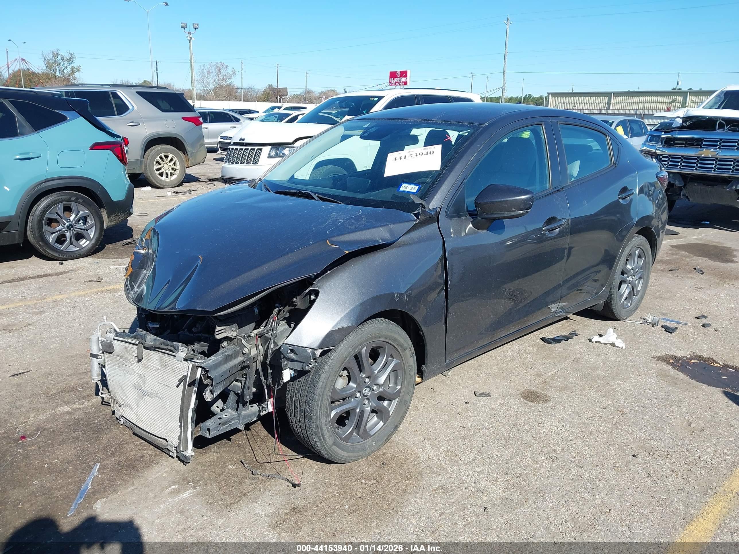 TOYOTA YARIS image 2