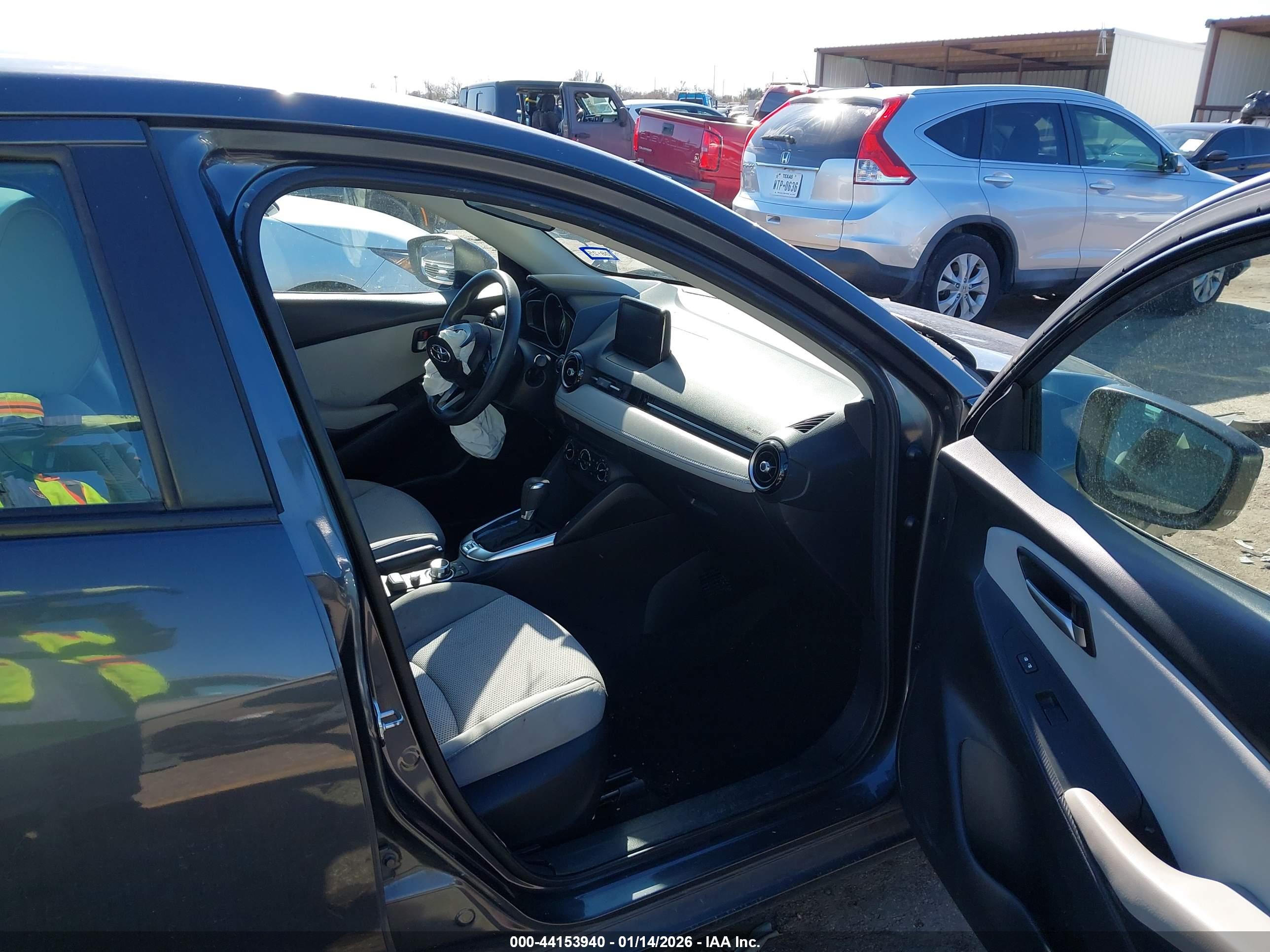 TOYOTA YARIS image 5