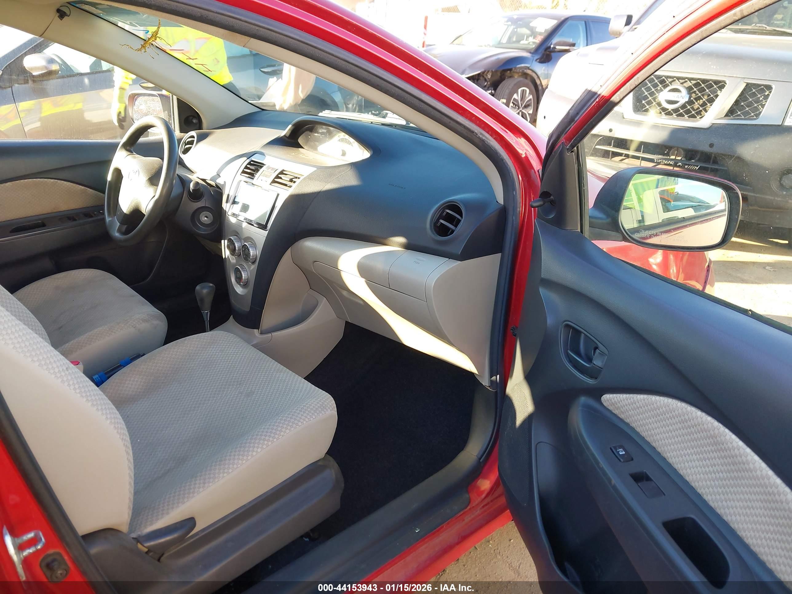 TOYOTA YARIS image 5