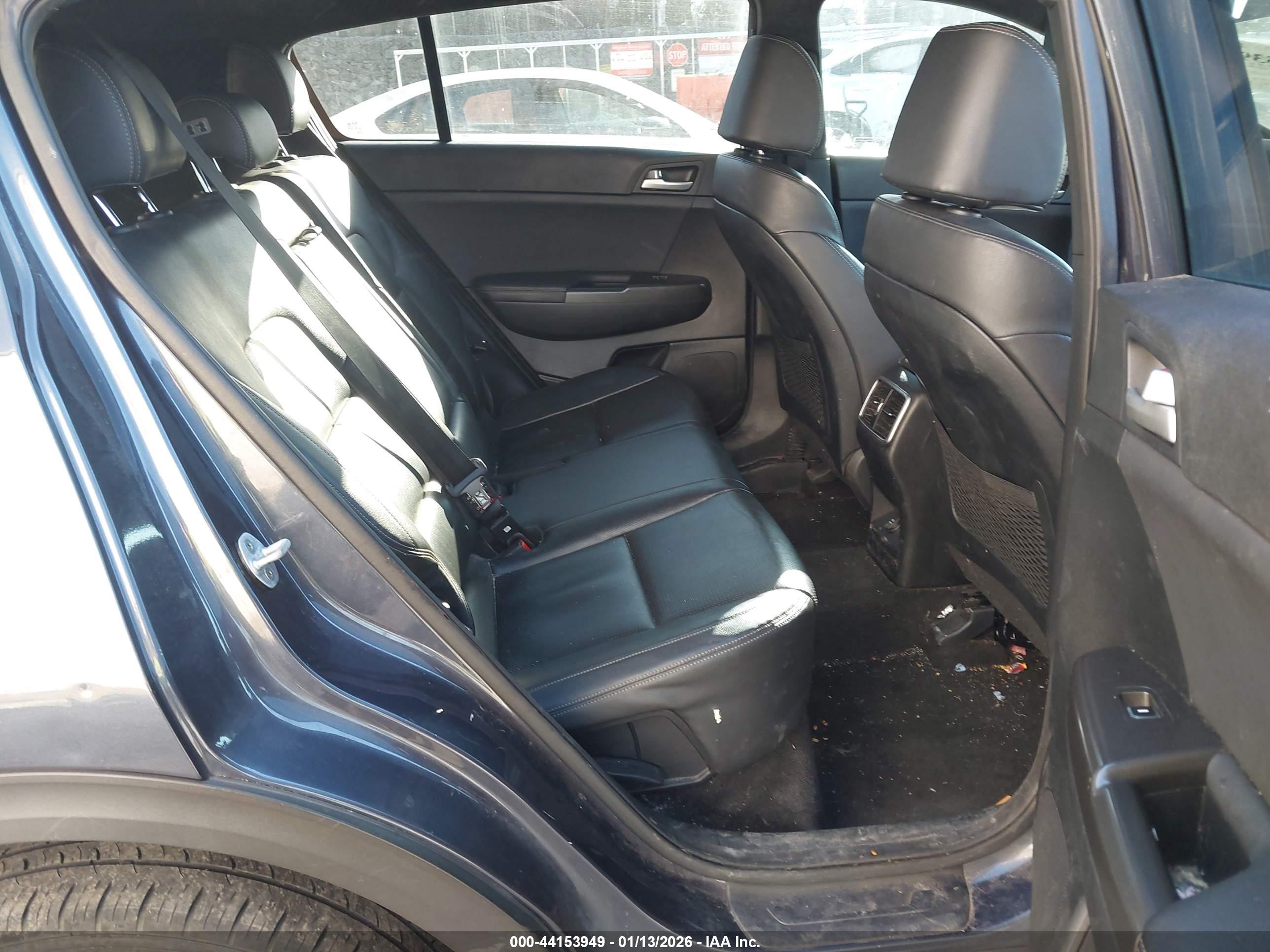 KIA SPORTAGE image 8