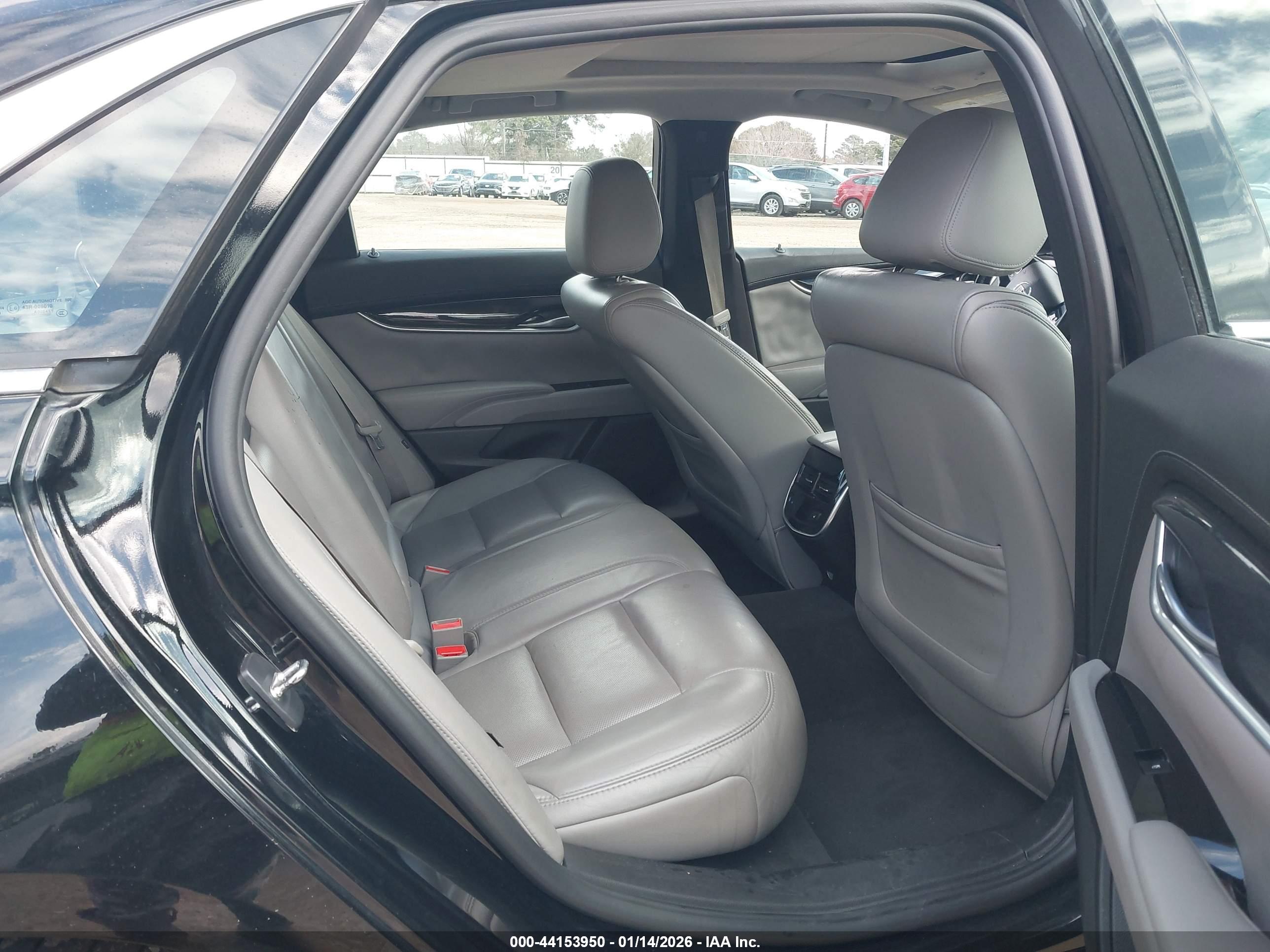 CADILLAC XTS image 8