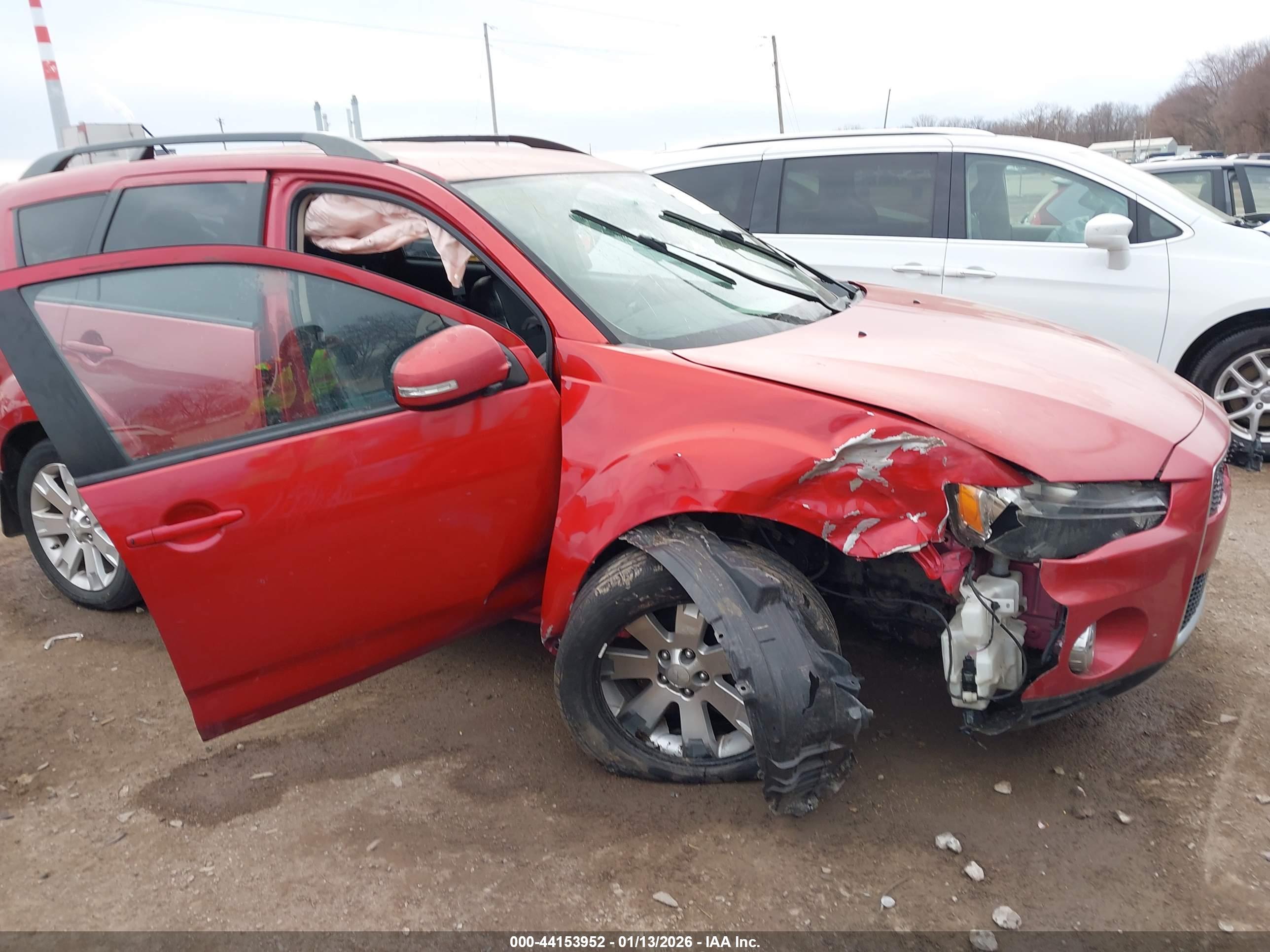MITSUBISHI OUTLANDER image 6