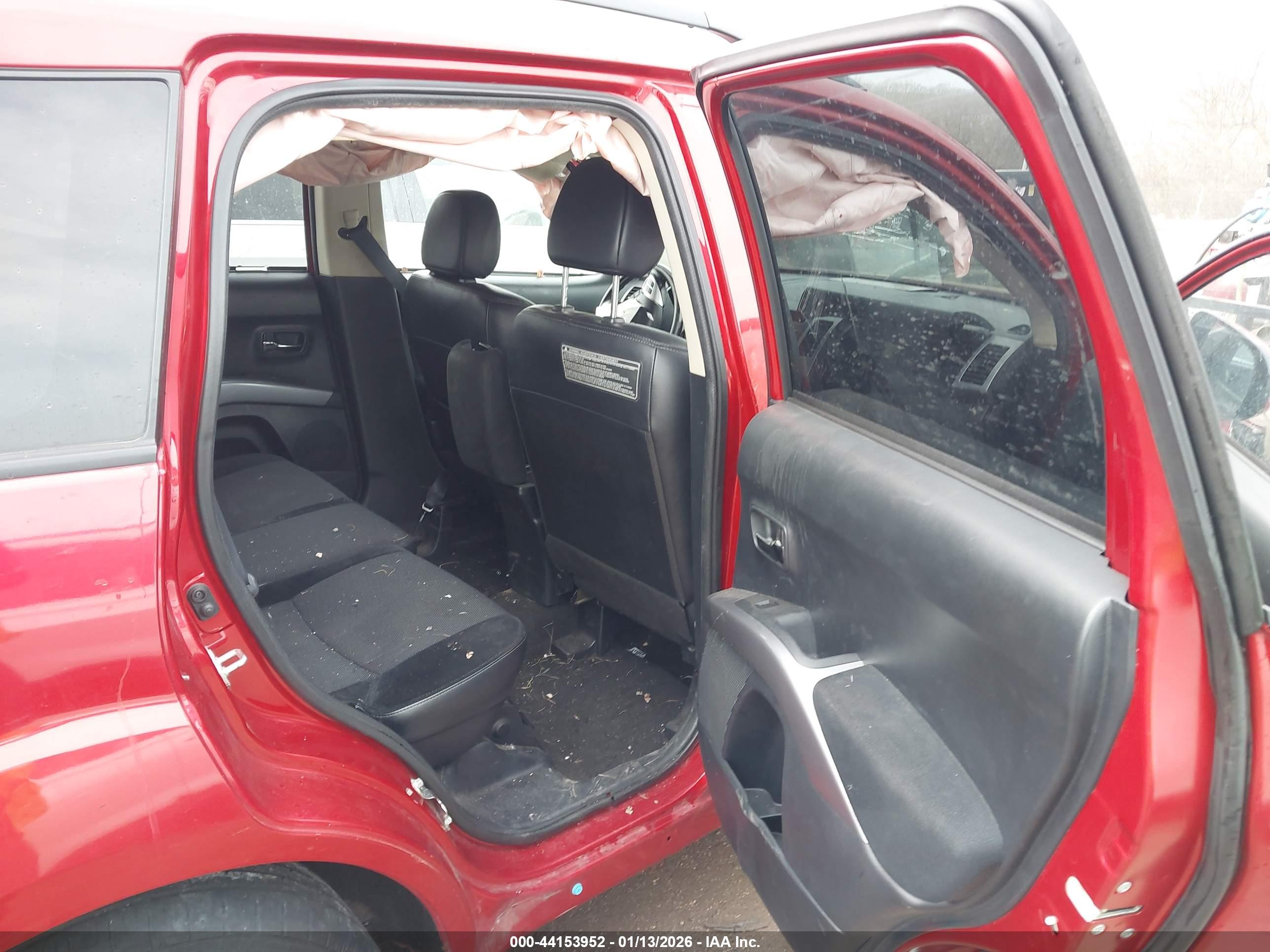 MITSUBISHI OUTLANDER image 8