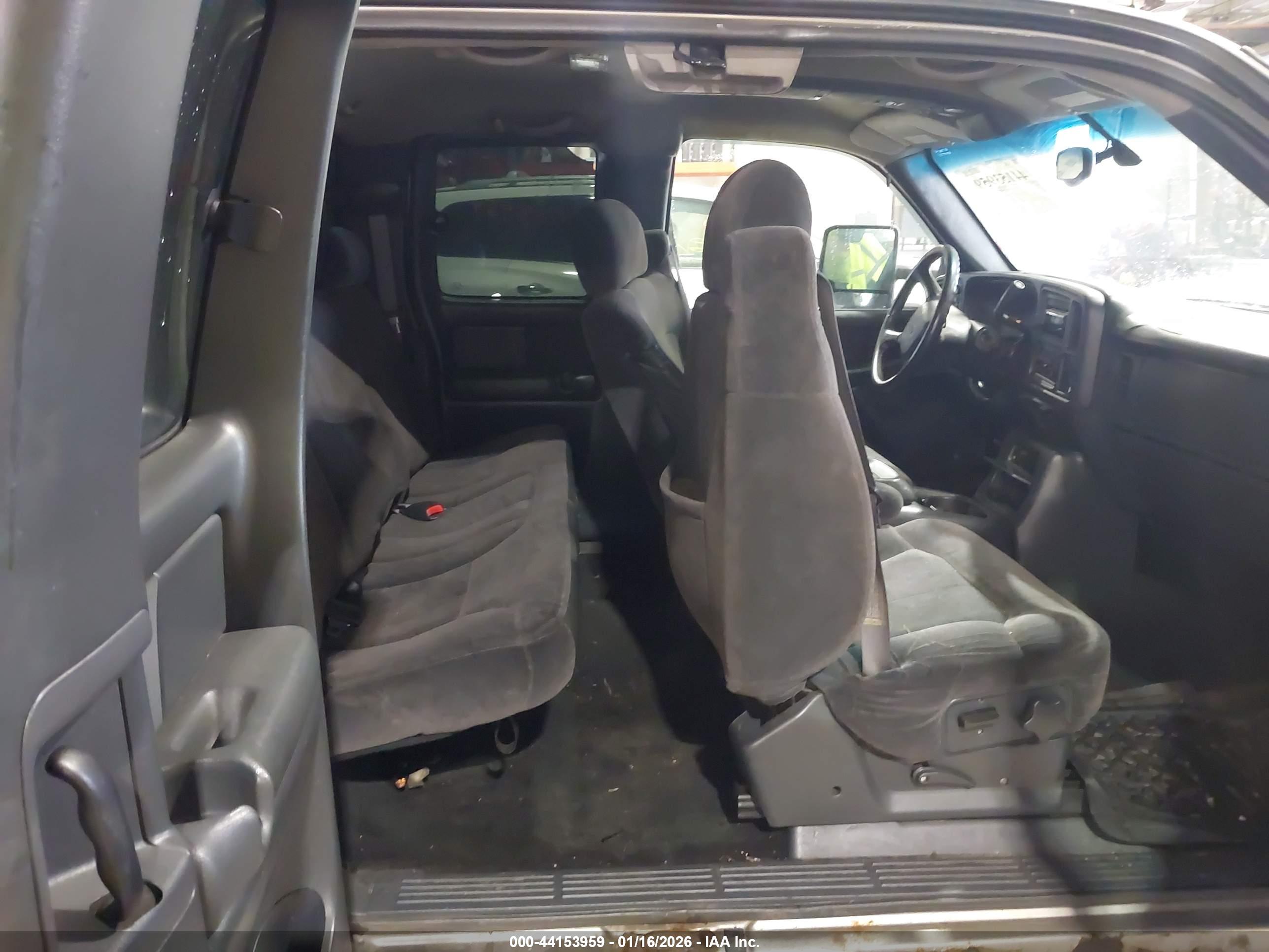 CHEVROLET SILVERADO image 8