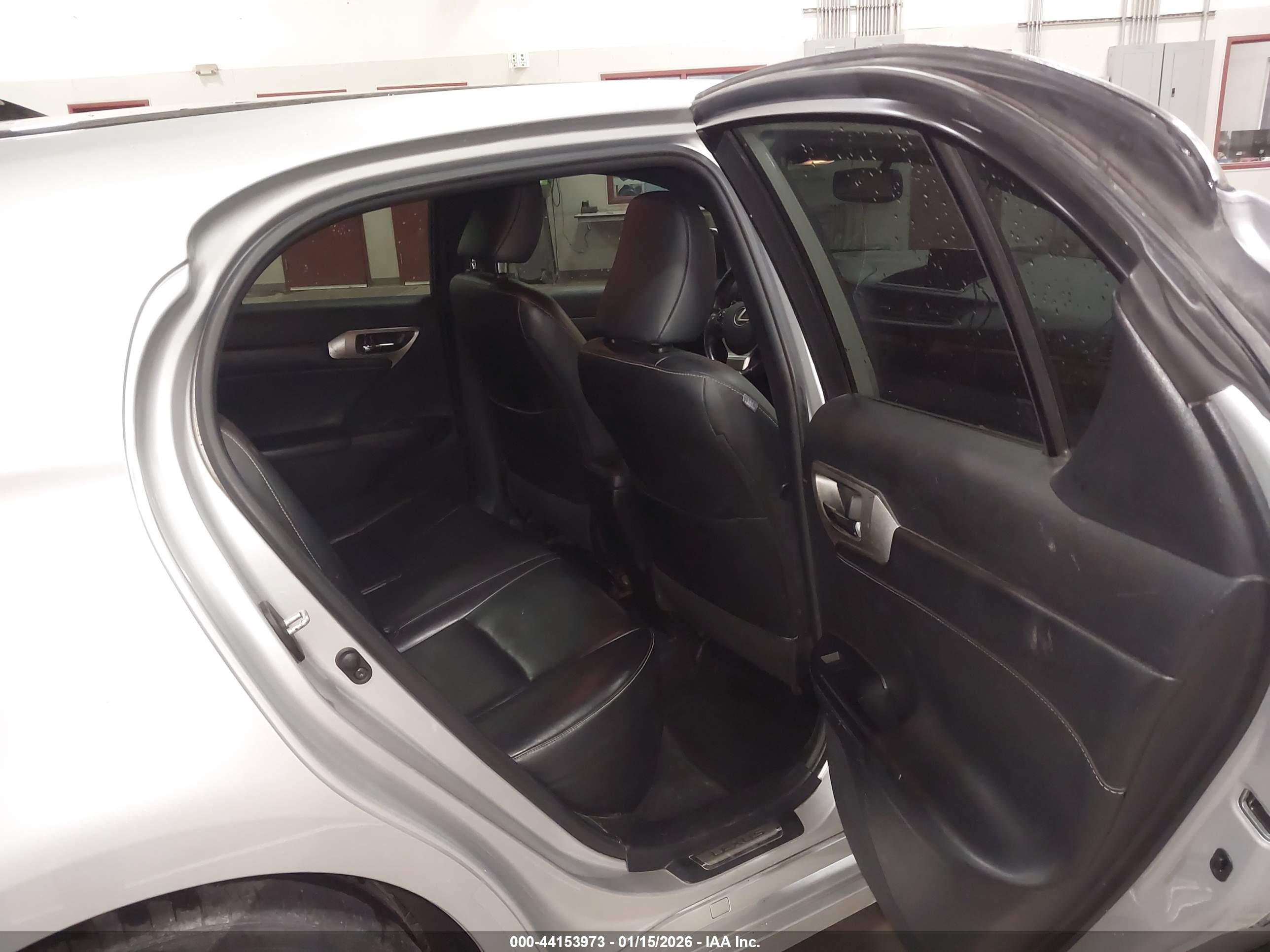 LEXUS CT image 8