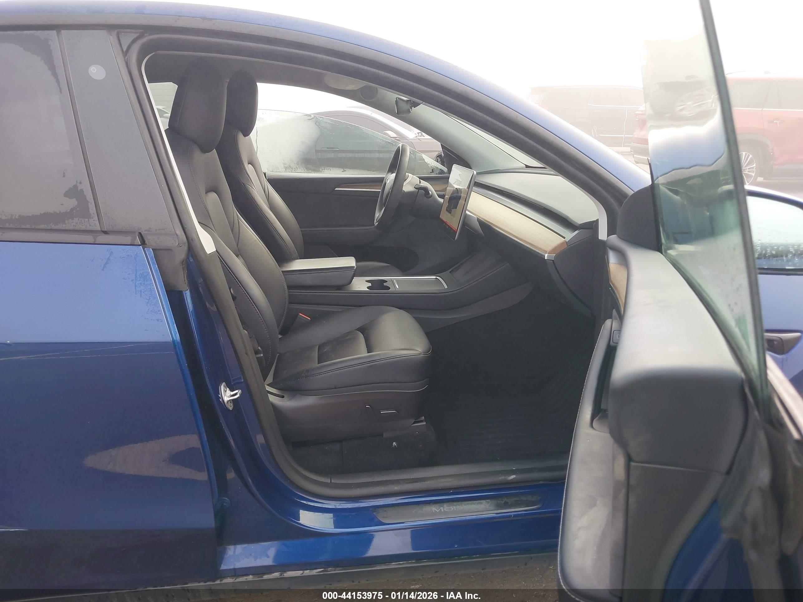 TESLA MODEL image 5