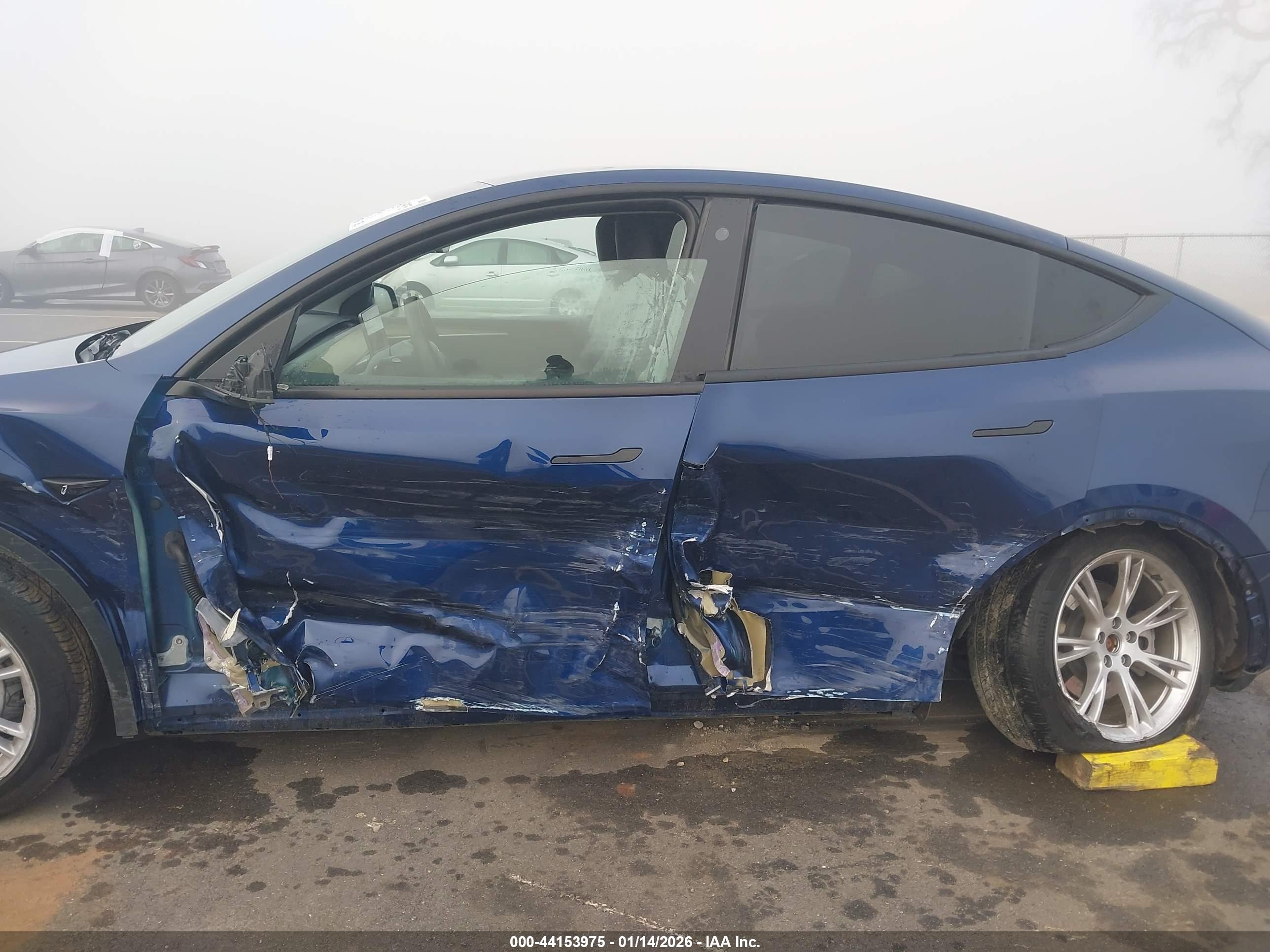 TESLA MODEL image 6