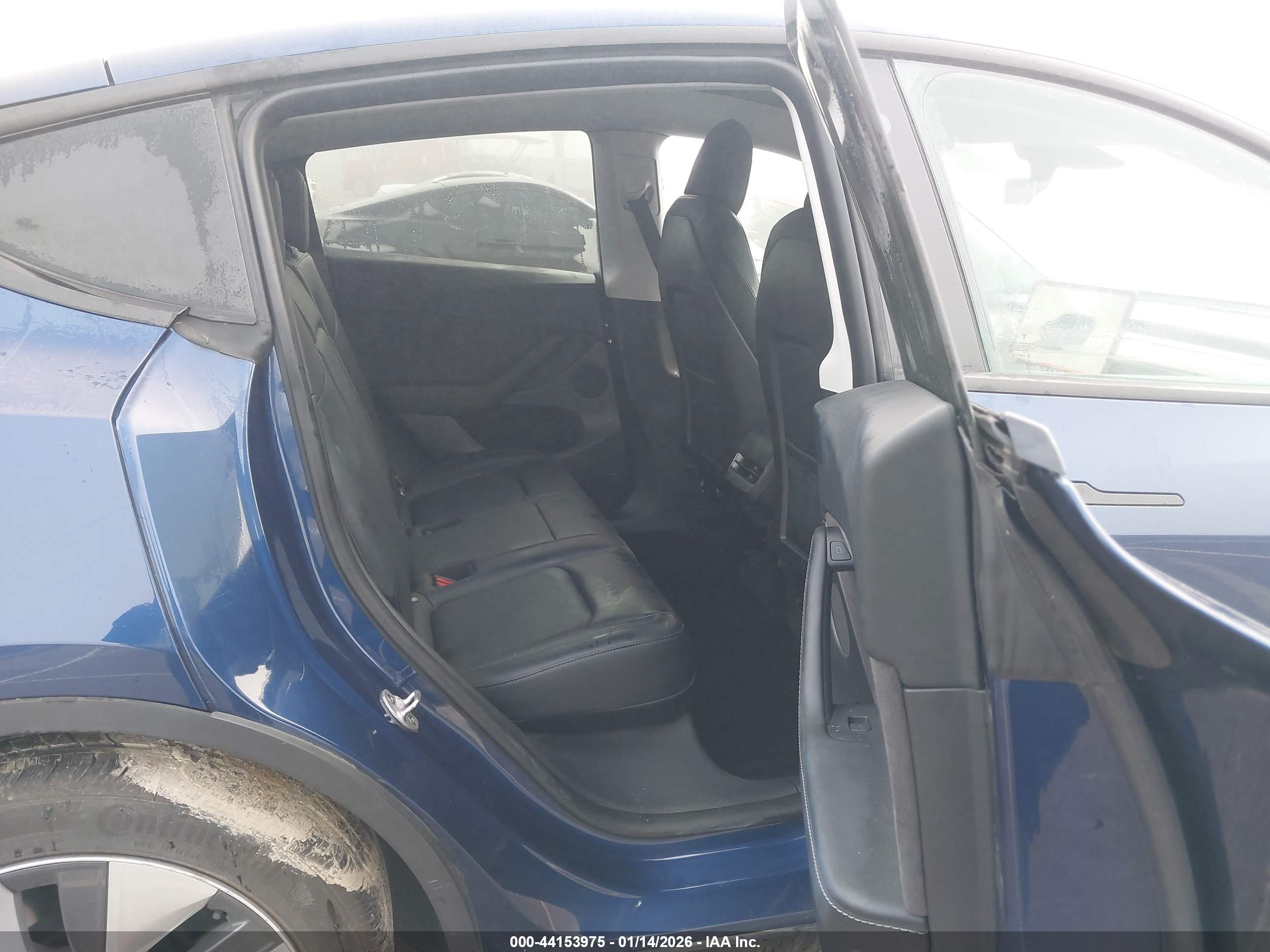 TESLA MODEL image 8