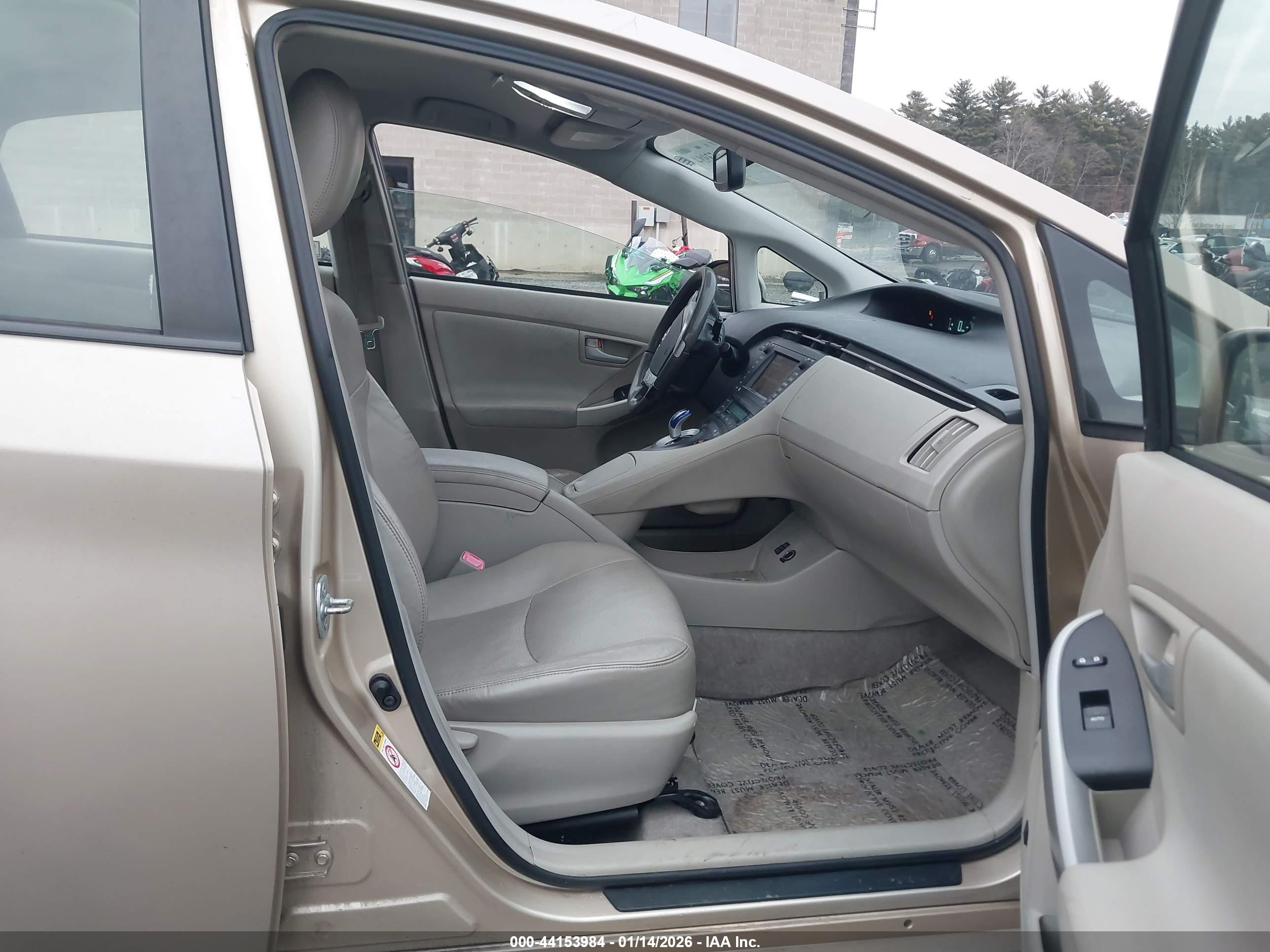 TOYOTA PRIUS image 5