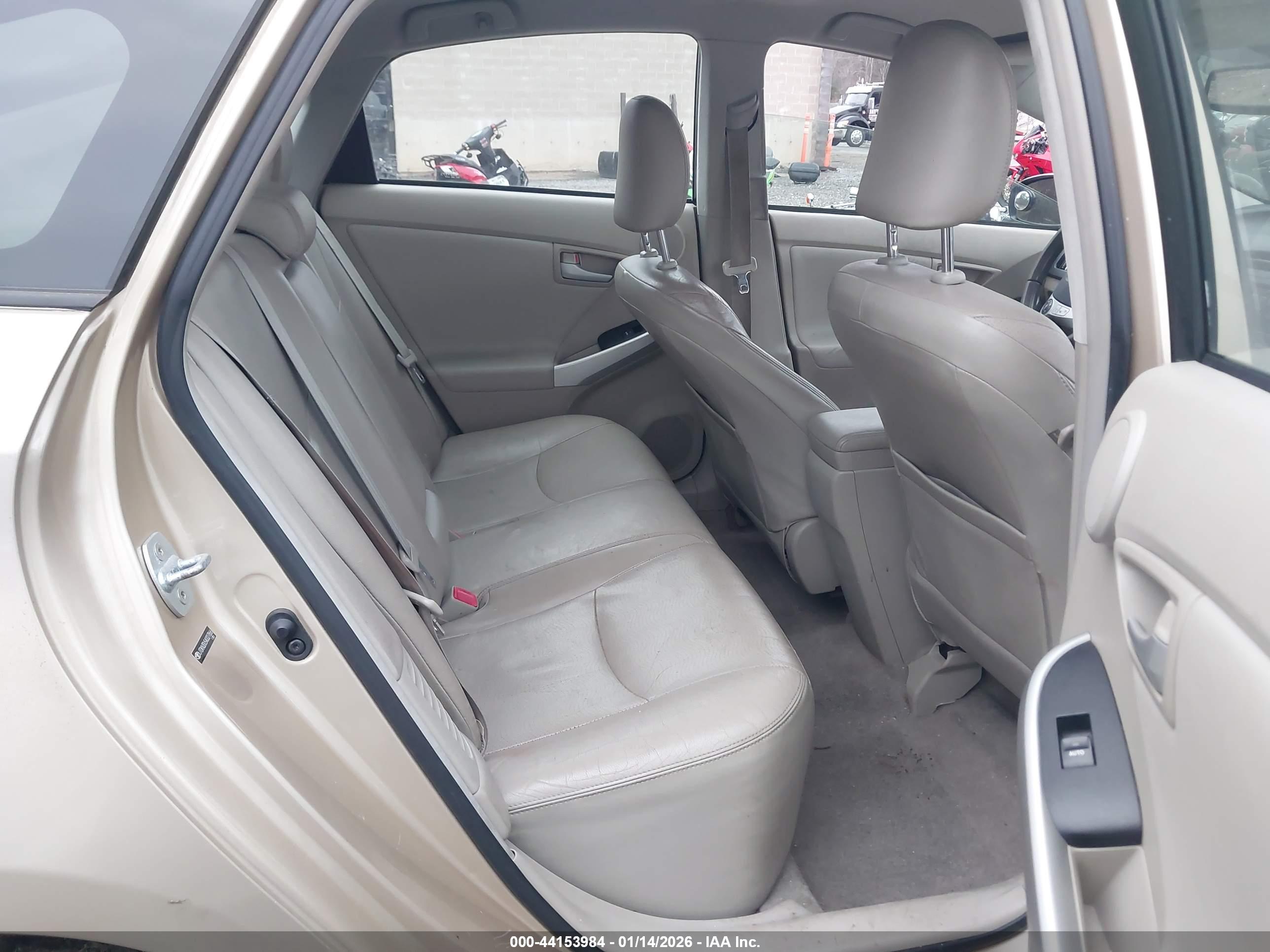 TOYOTA PRIUS image 8
