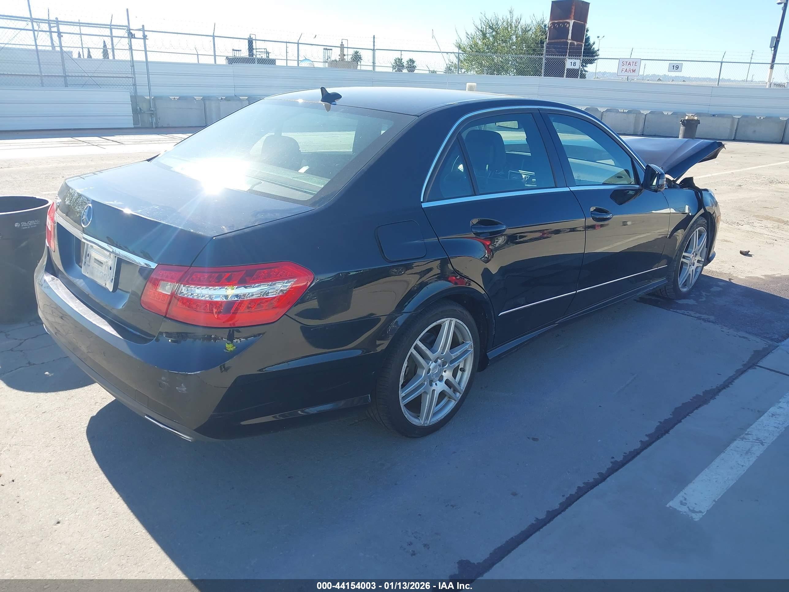 MERCEDES-BENZ E image 4