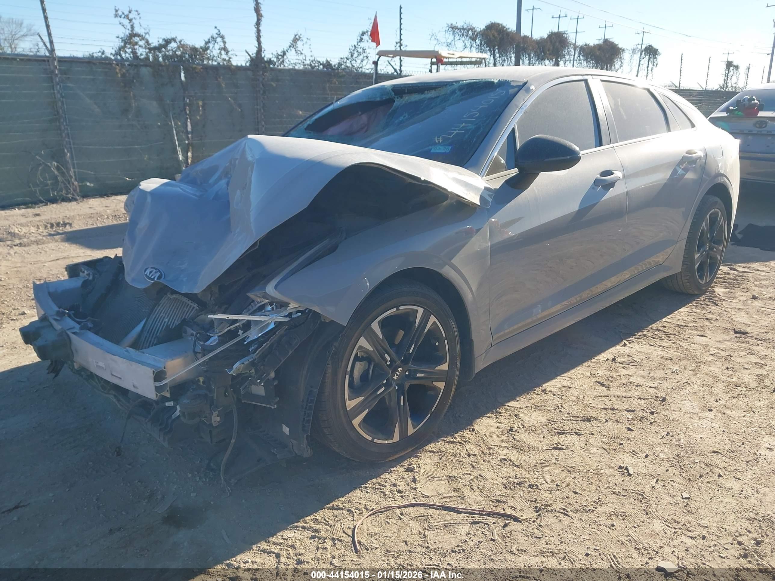 KIA K5 image 2