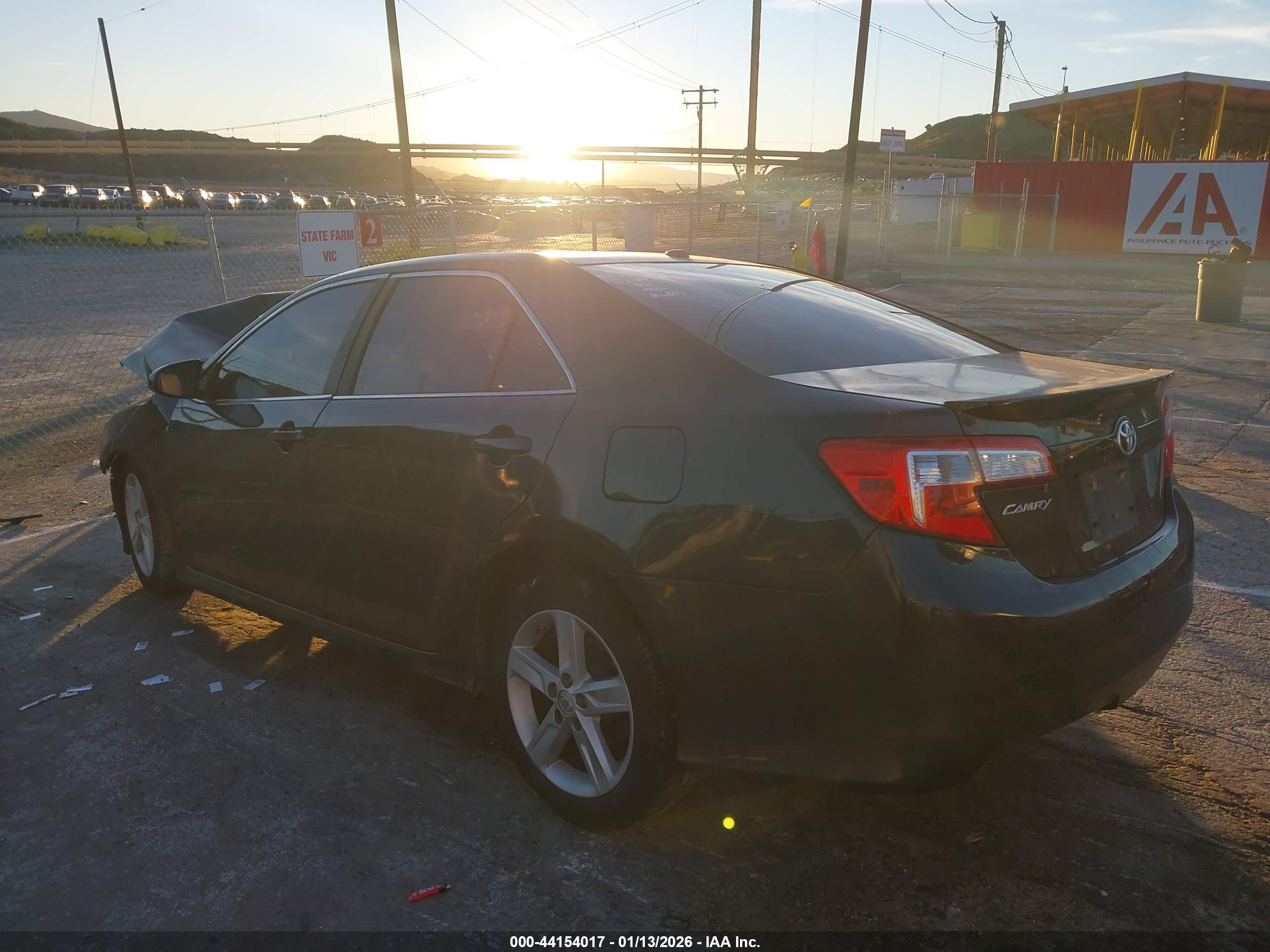 TOYOTA CAMRY image 3