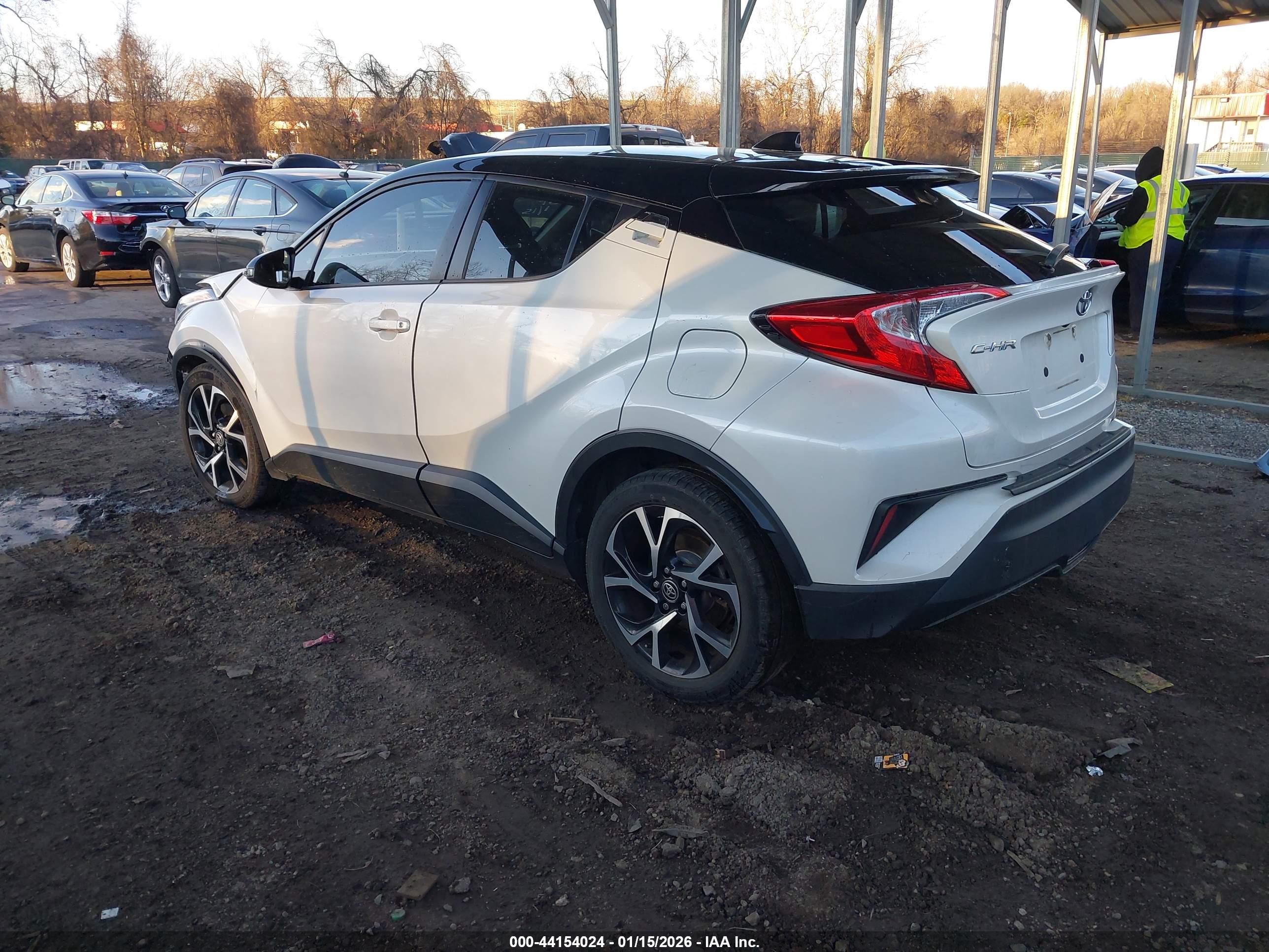 TOYOTA C-HR image 3