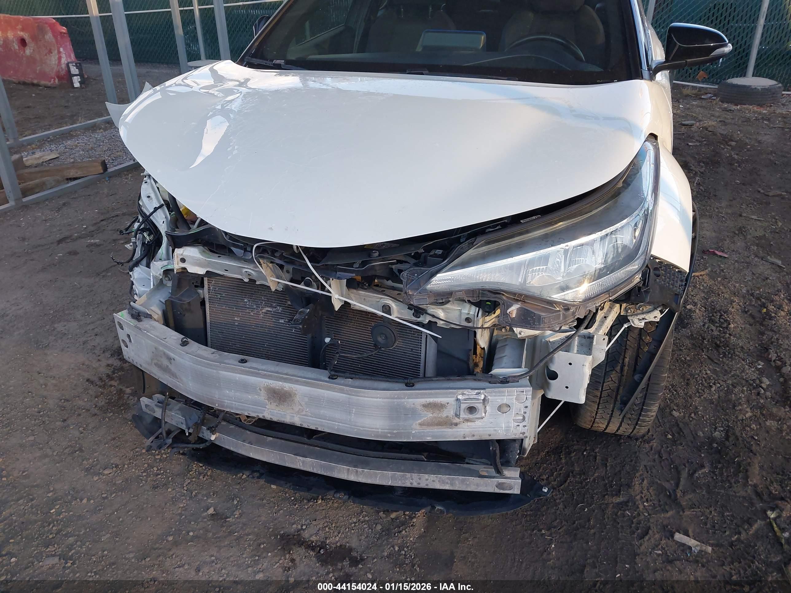 TOYOTA C-HR image 6