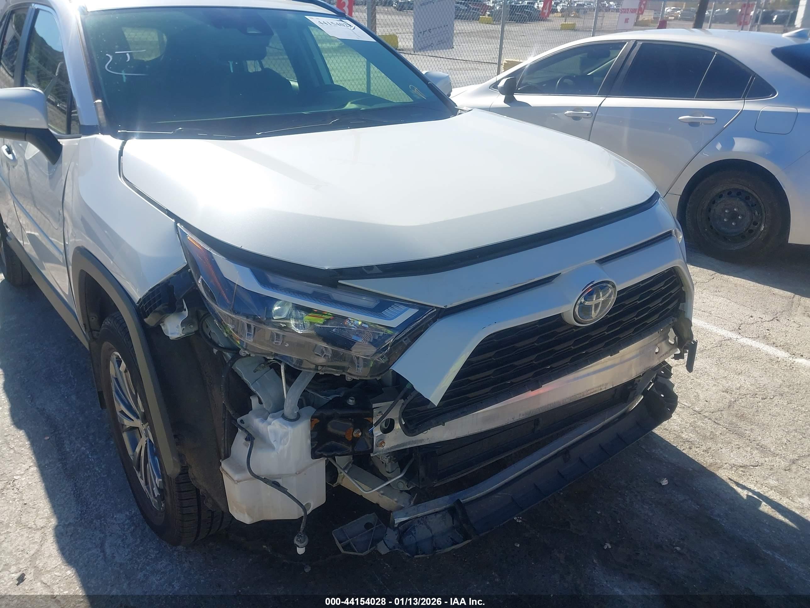 TOYOTA RAV4 image 6