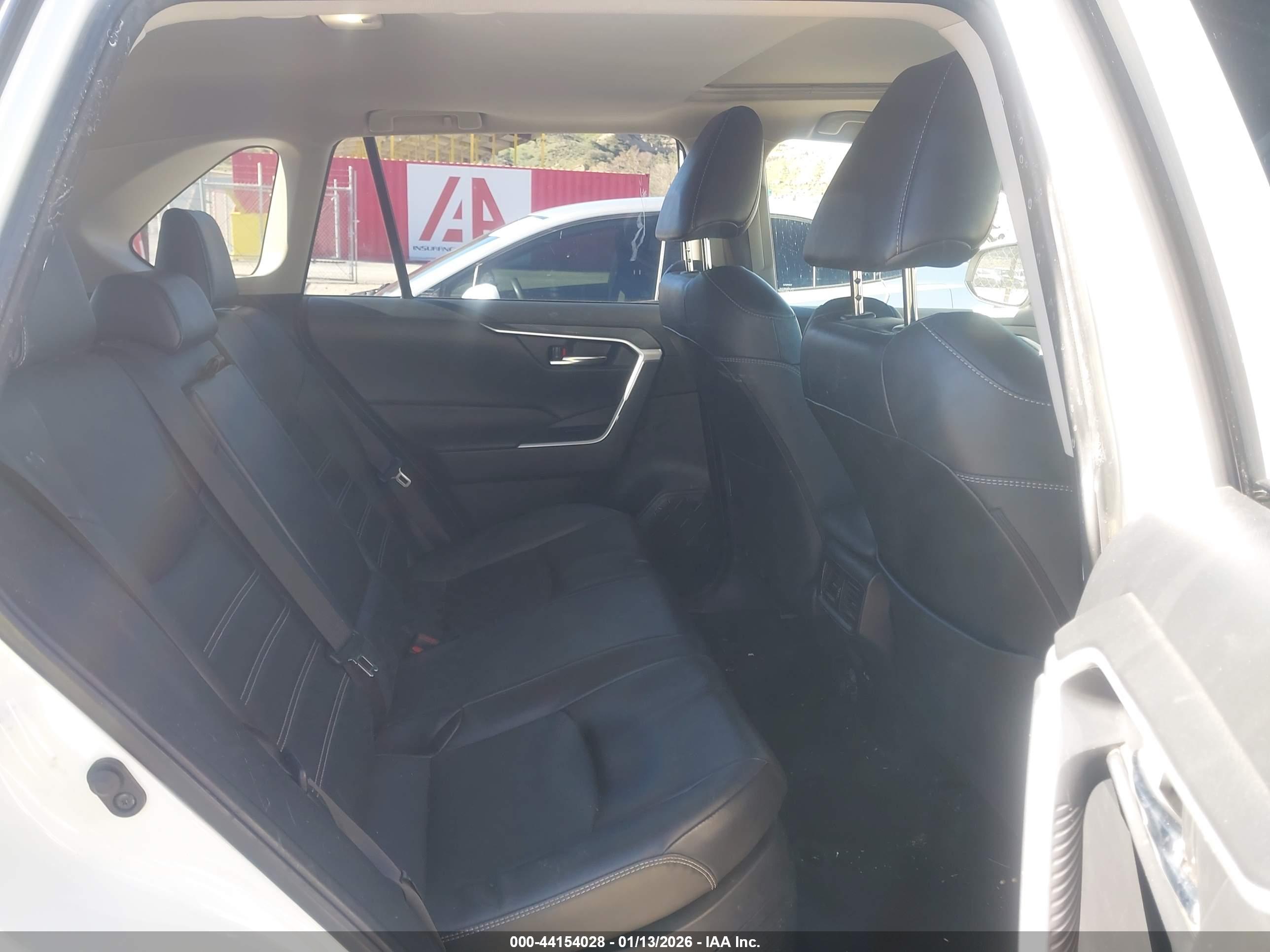 TOYOTA RAV4 image 8