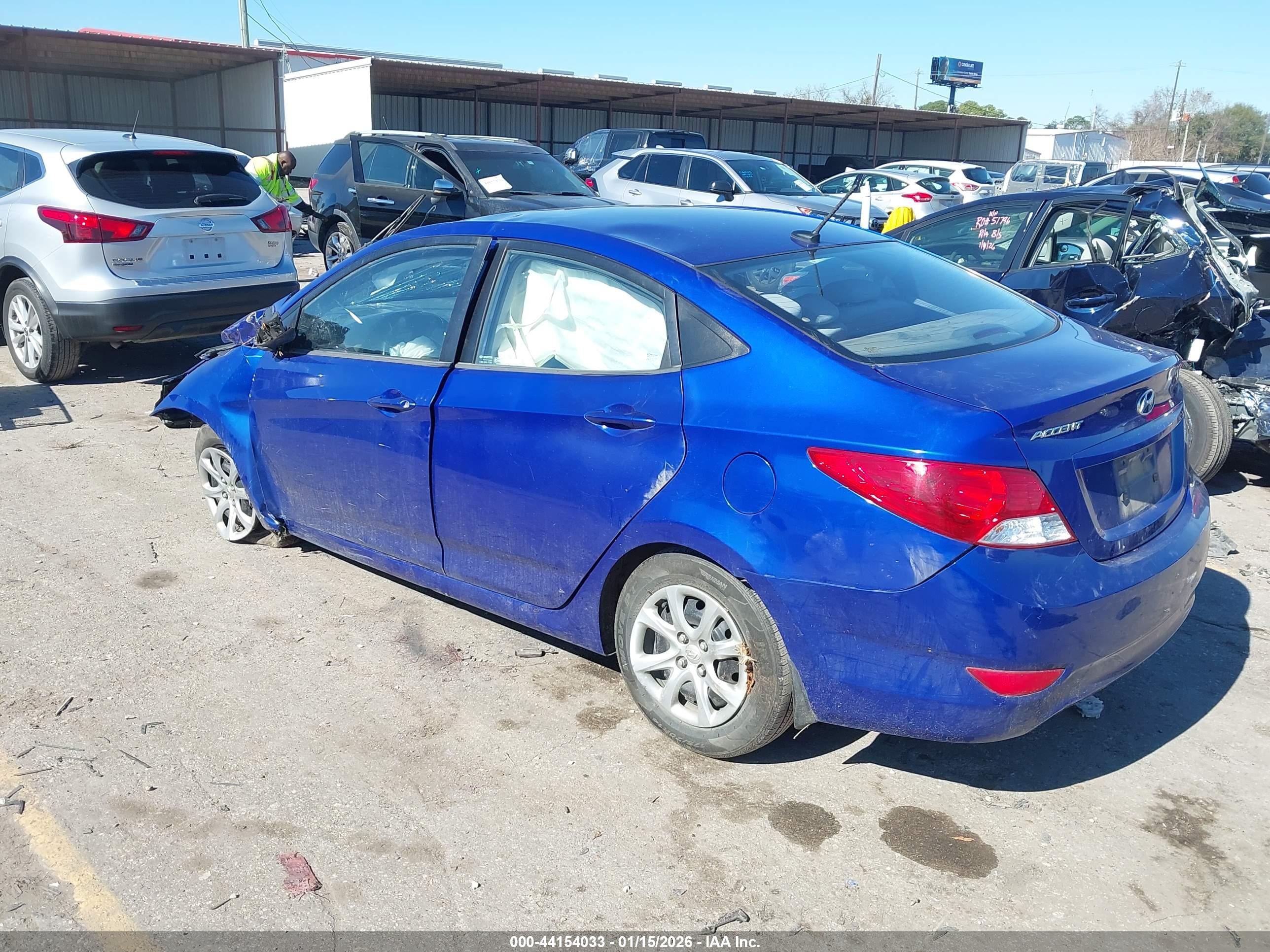 HYUNDAI ACCENT image 3