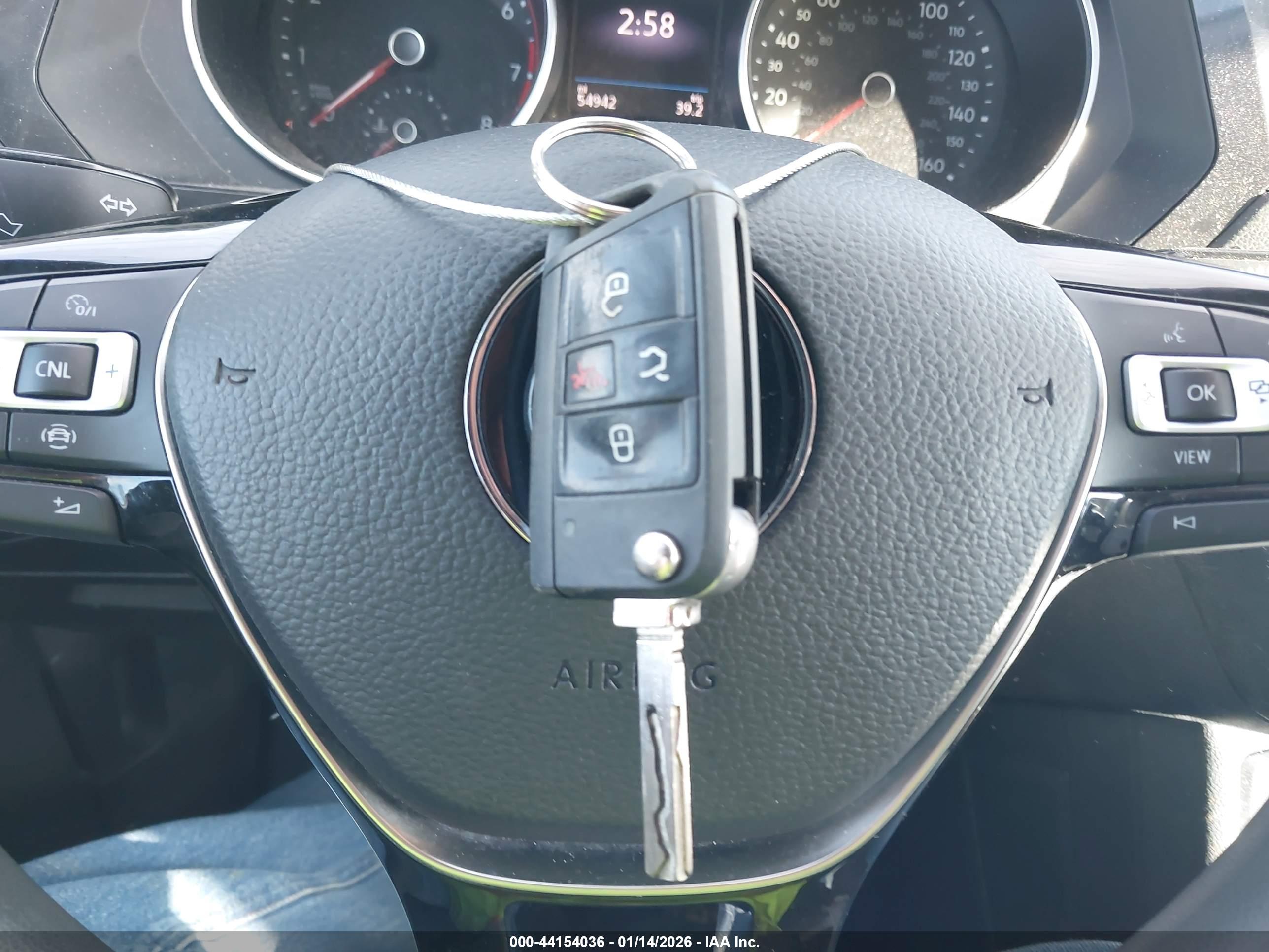VOLKSWAGEN TIGUAN image 11