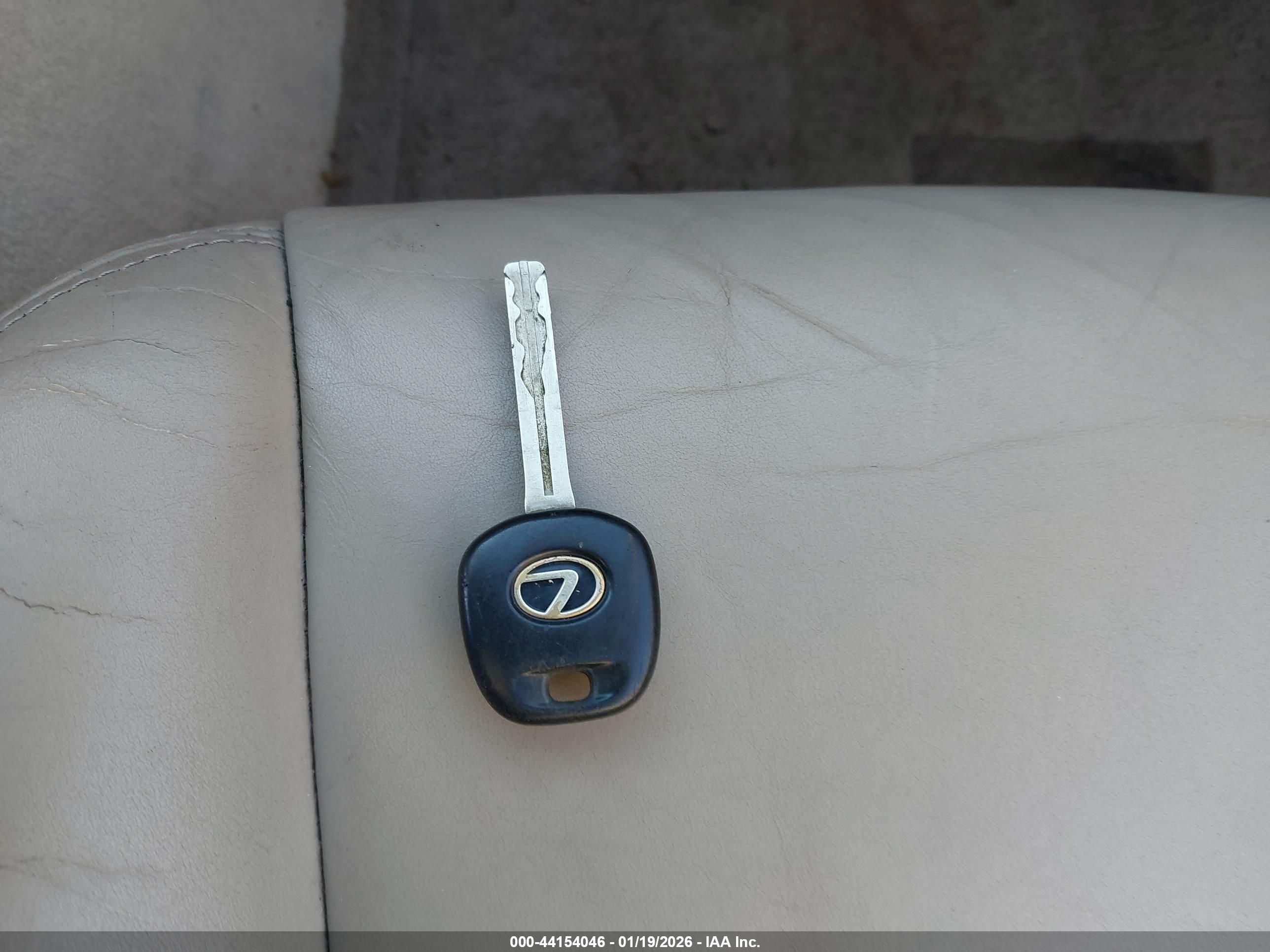 LEXUS ES image 11