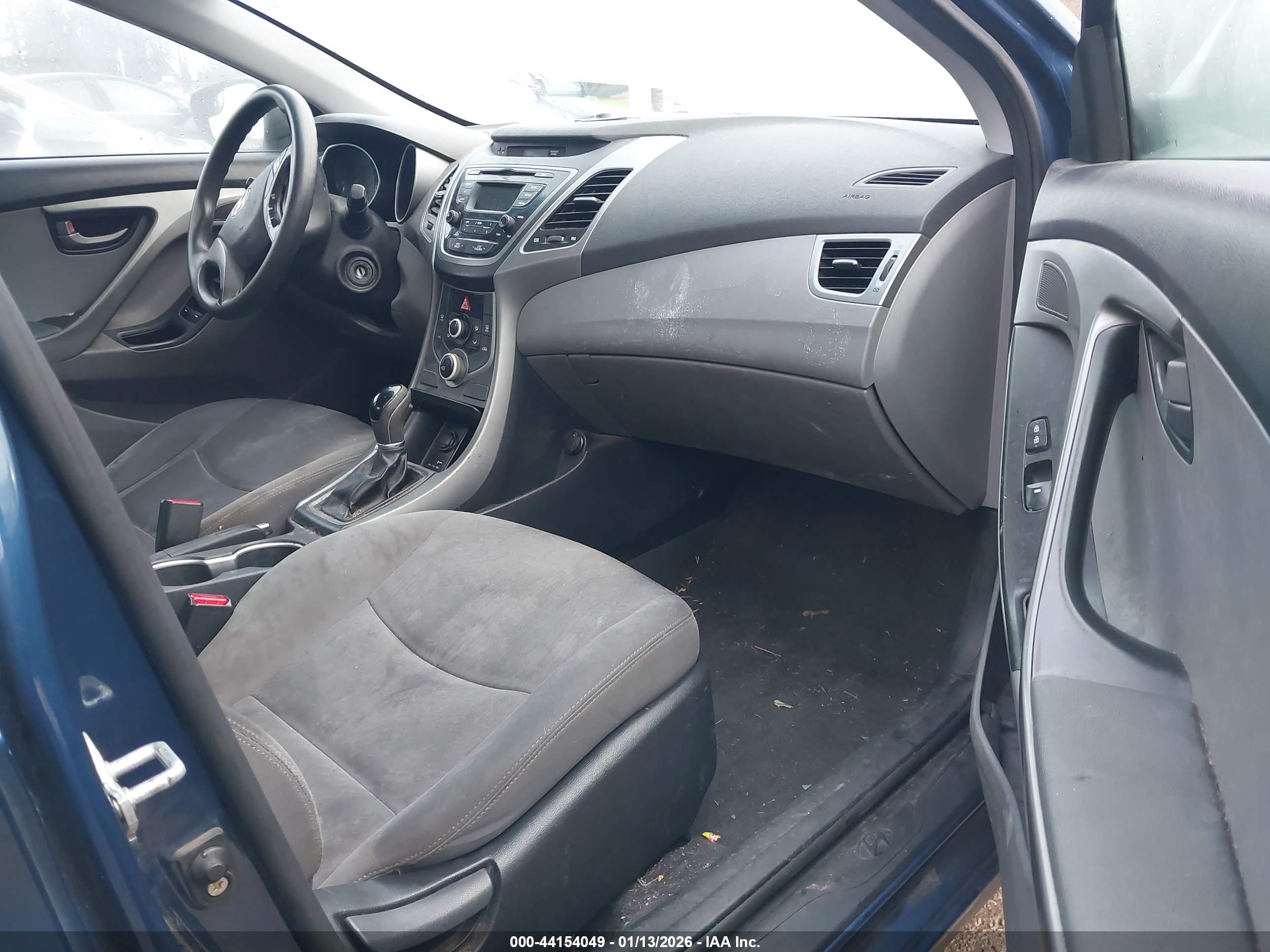 HYUNDAI ELANTRA image 5