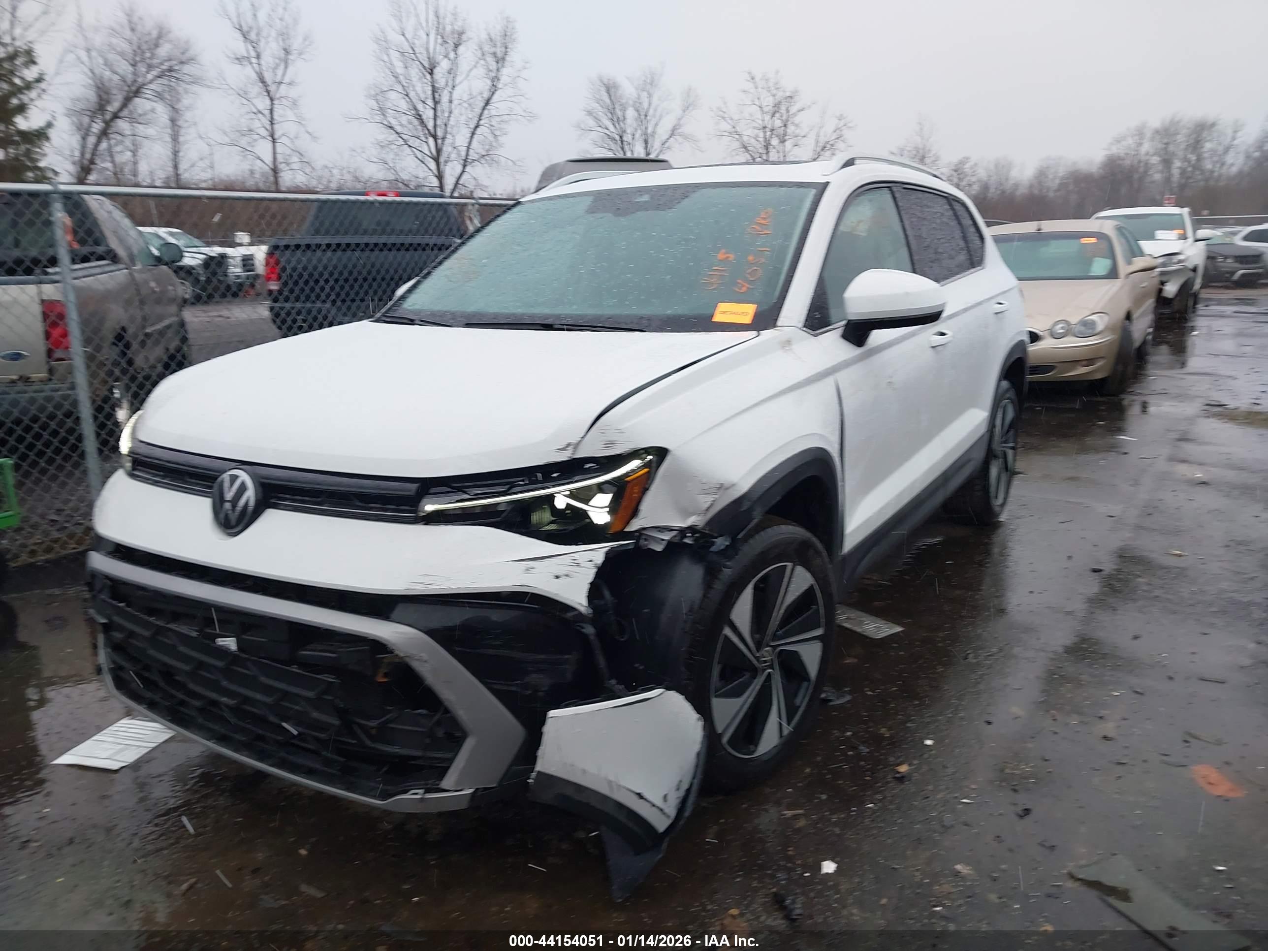 VOLKSWAGEN TAOS image 2