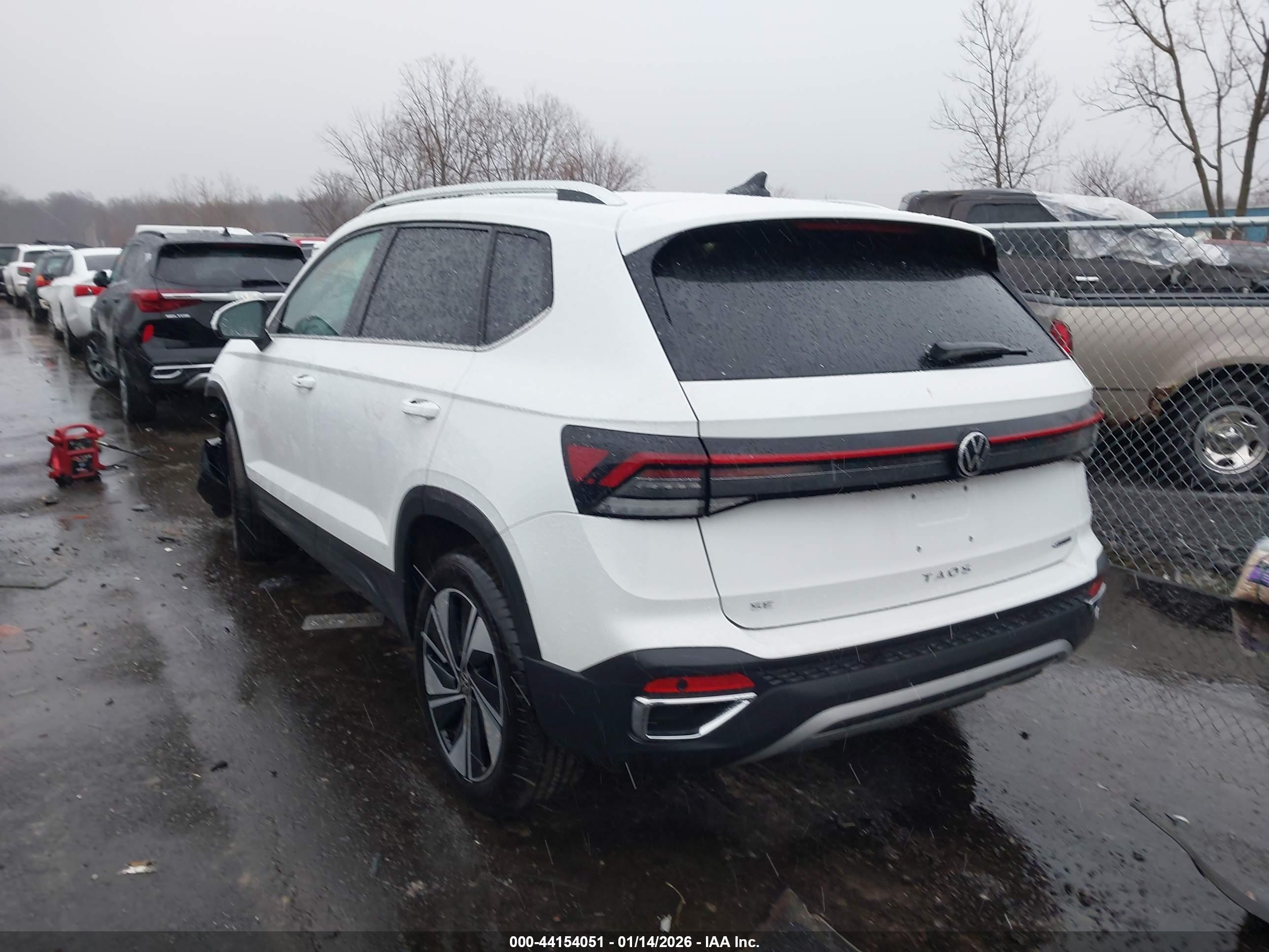 VOLKSWAGEN TAOS image 3