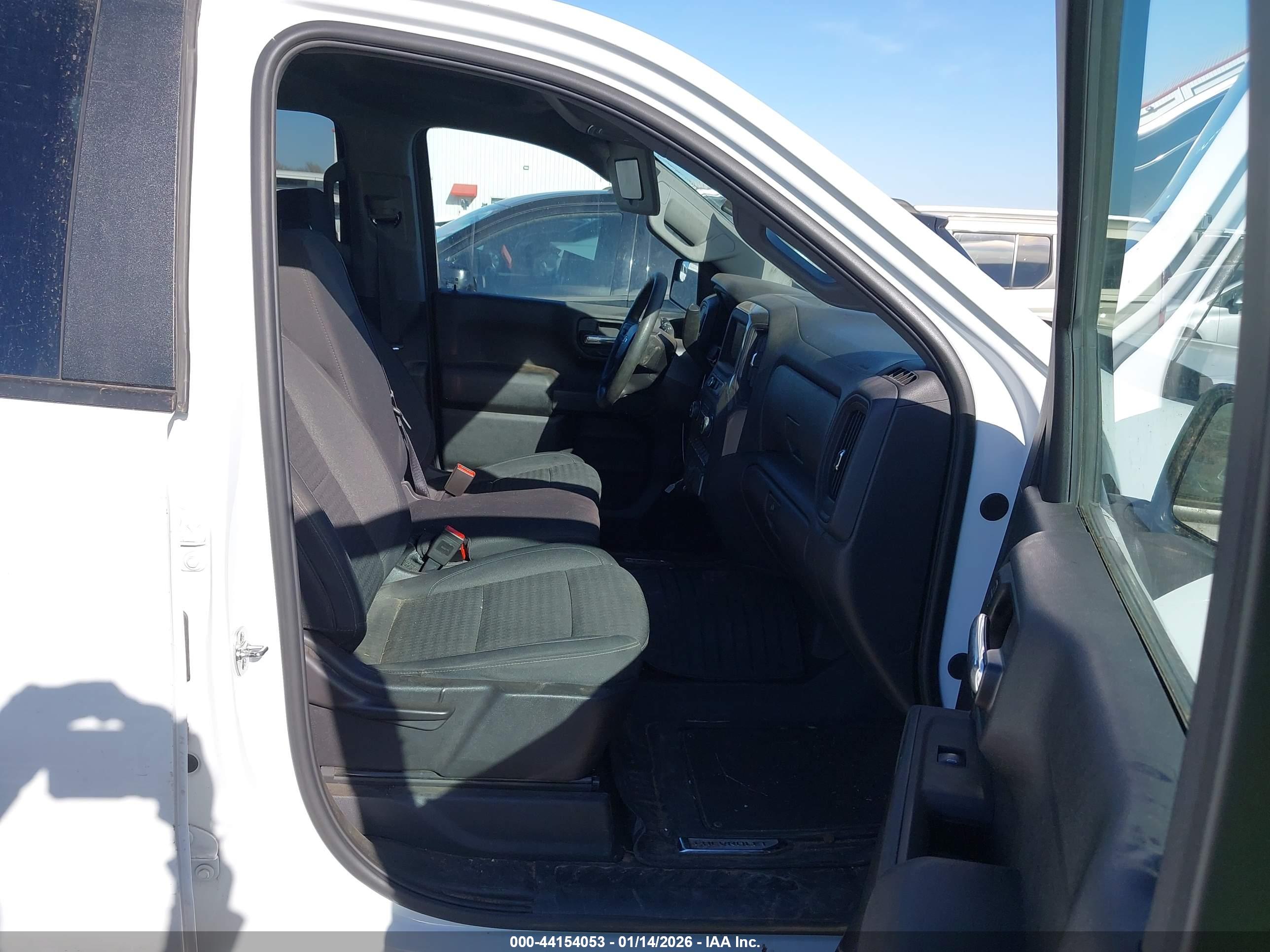 CHEVROLET SILVERADO image 5